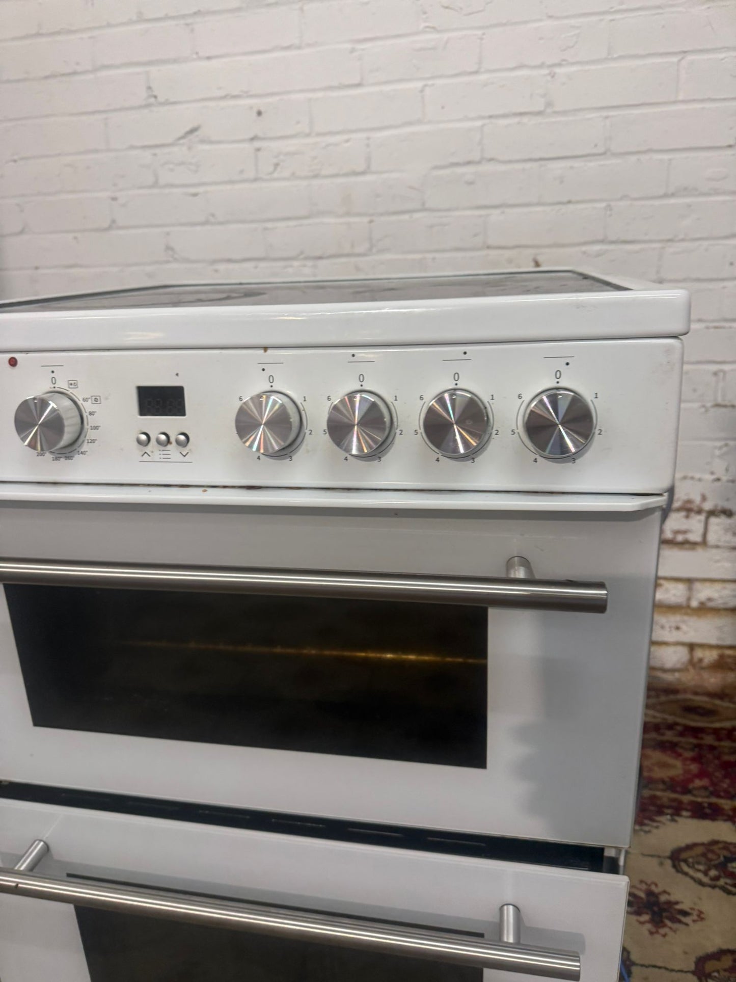 Beautiful Hisense White 60CM Ceramic Electric Cooker With Oven/Grill For Sale