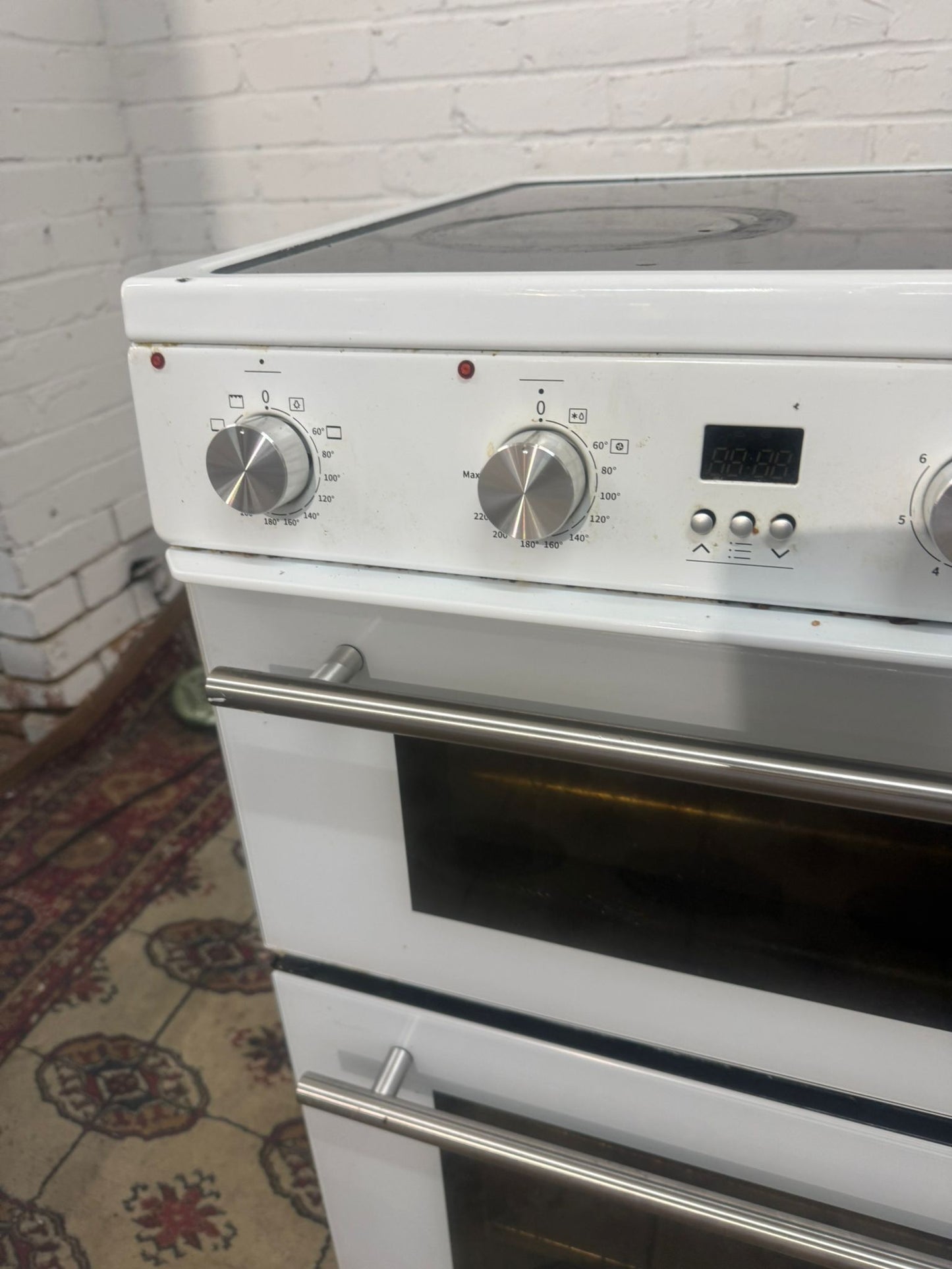 Beautiful Hisense White 60CM Ceramic Electric Cooker With Oven/Grill For Sale