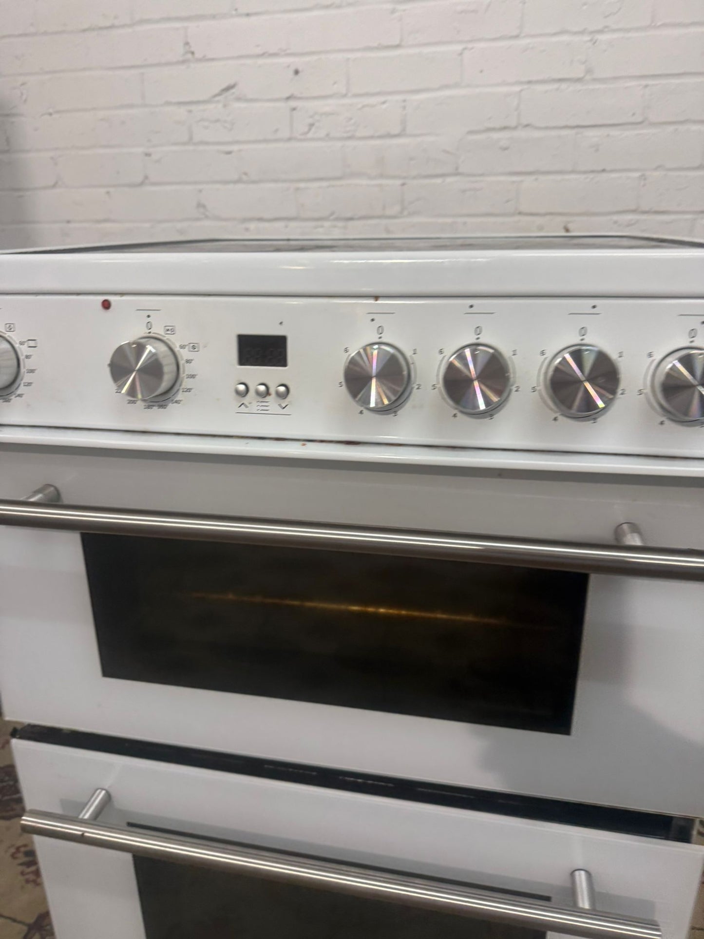 Beautiful Hisense White 60CM Ceramic Electric Cooker With Oven/Grill For Sale