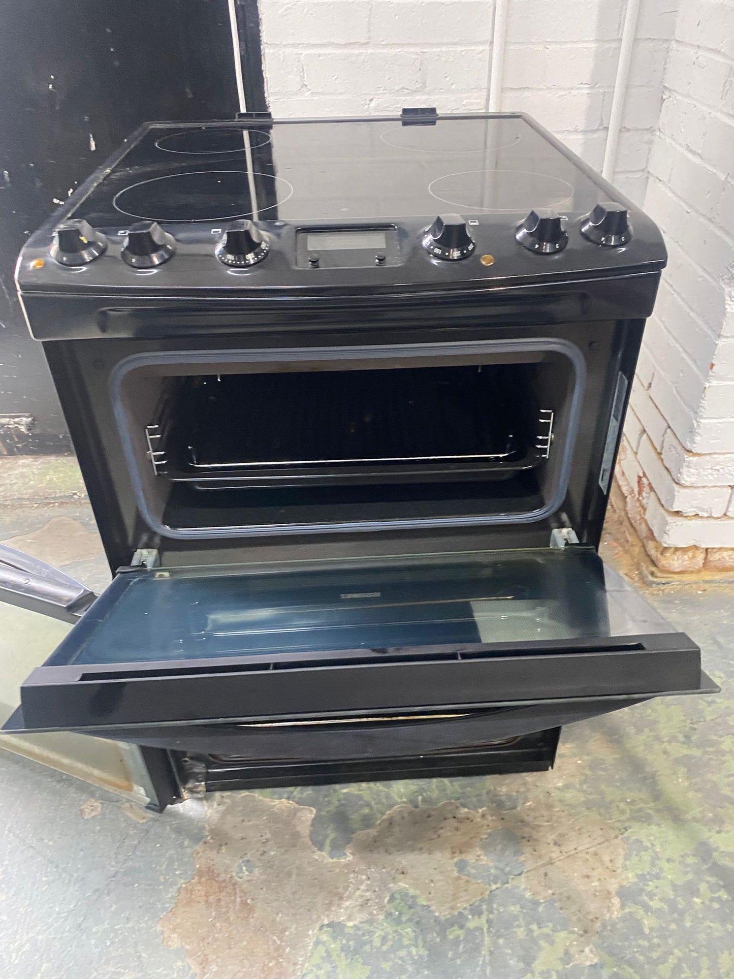 🚚Top Brand Zanussi Black 60 CM Electric Ceramic Cooker With  Oven/ Grill