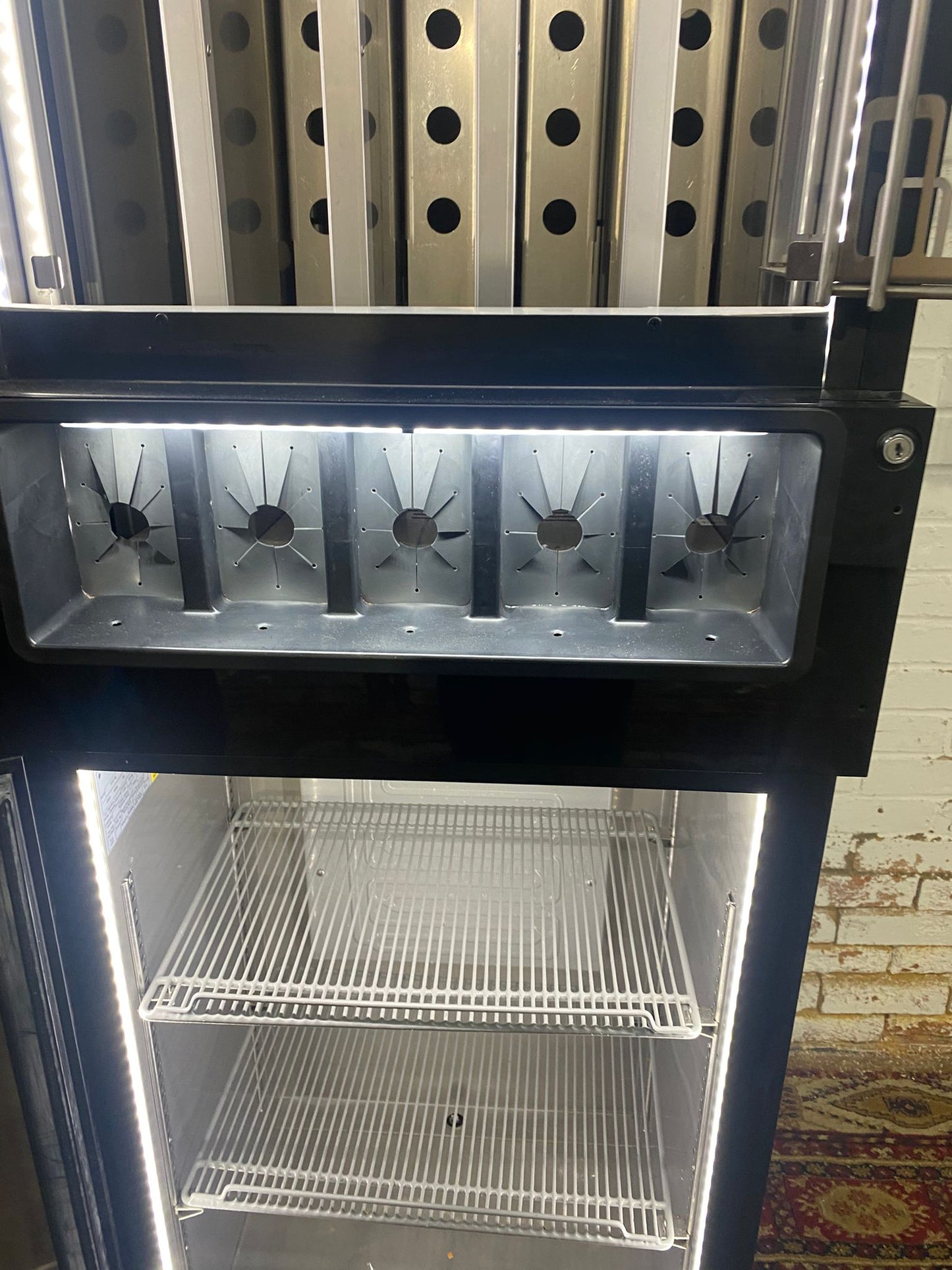 🚚Beautiful Standing Glass Commercial Display Drinks Fridge For Sale