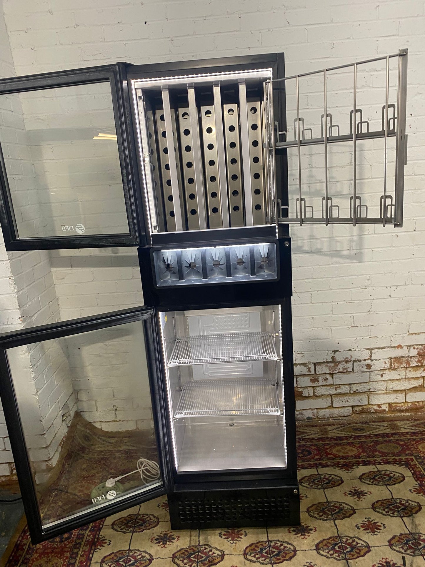 🚚Beautiful Standing Glass Commercial Display Drinks Fridge For Sale