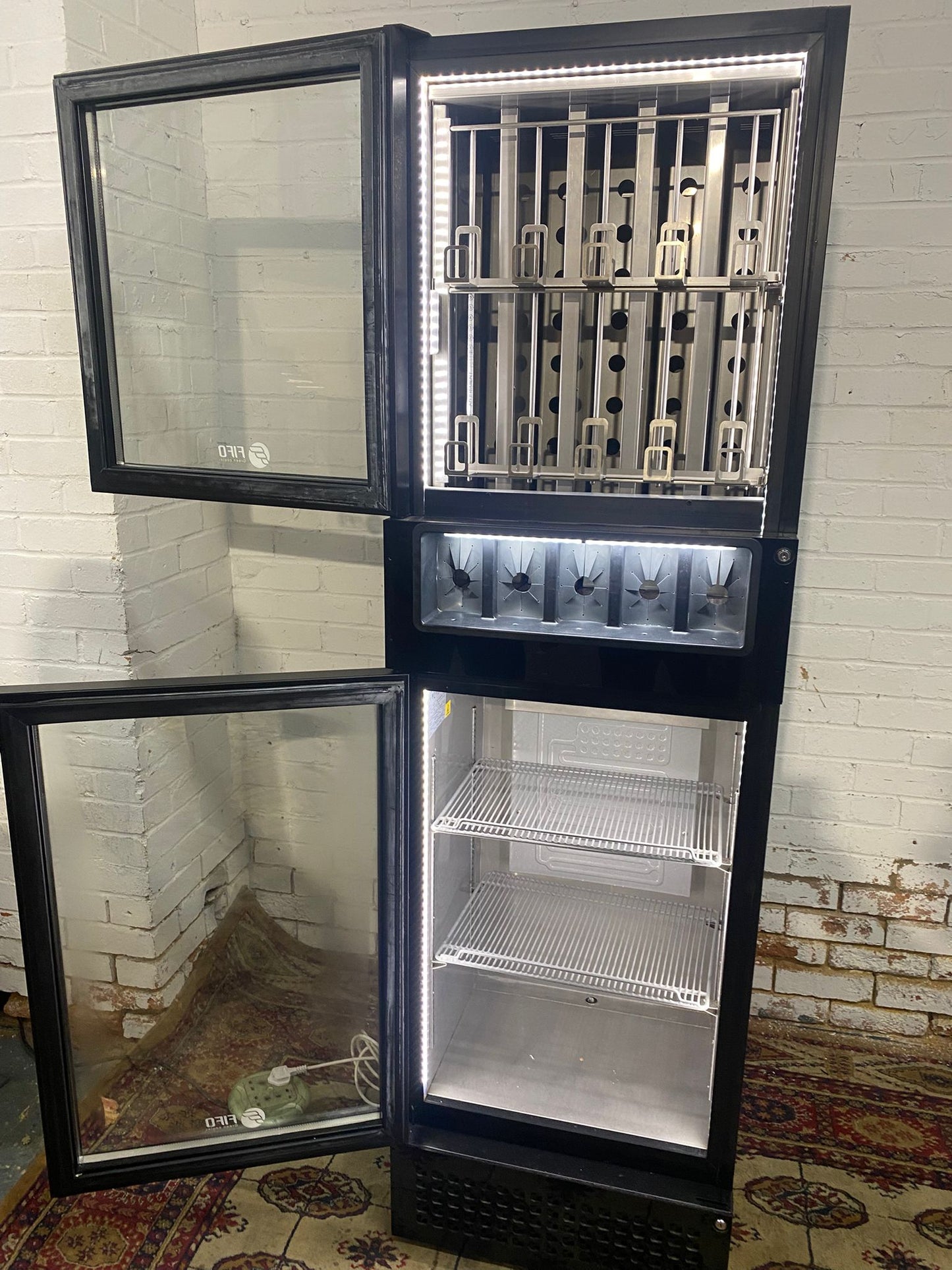 🚚Beautiful Standing Glass Commercial Display Drinks Fridge For Sale