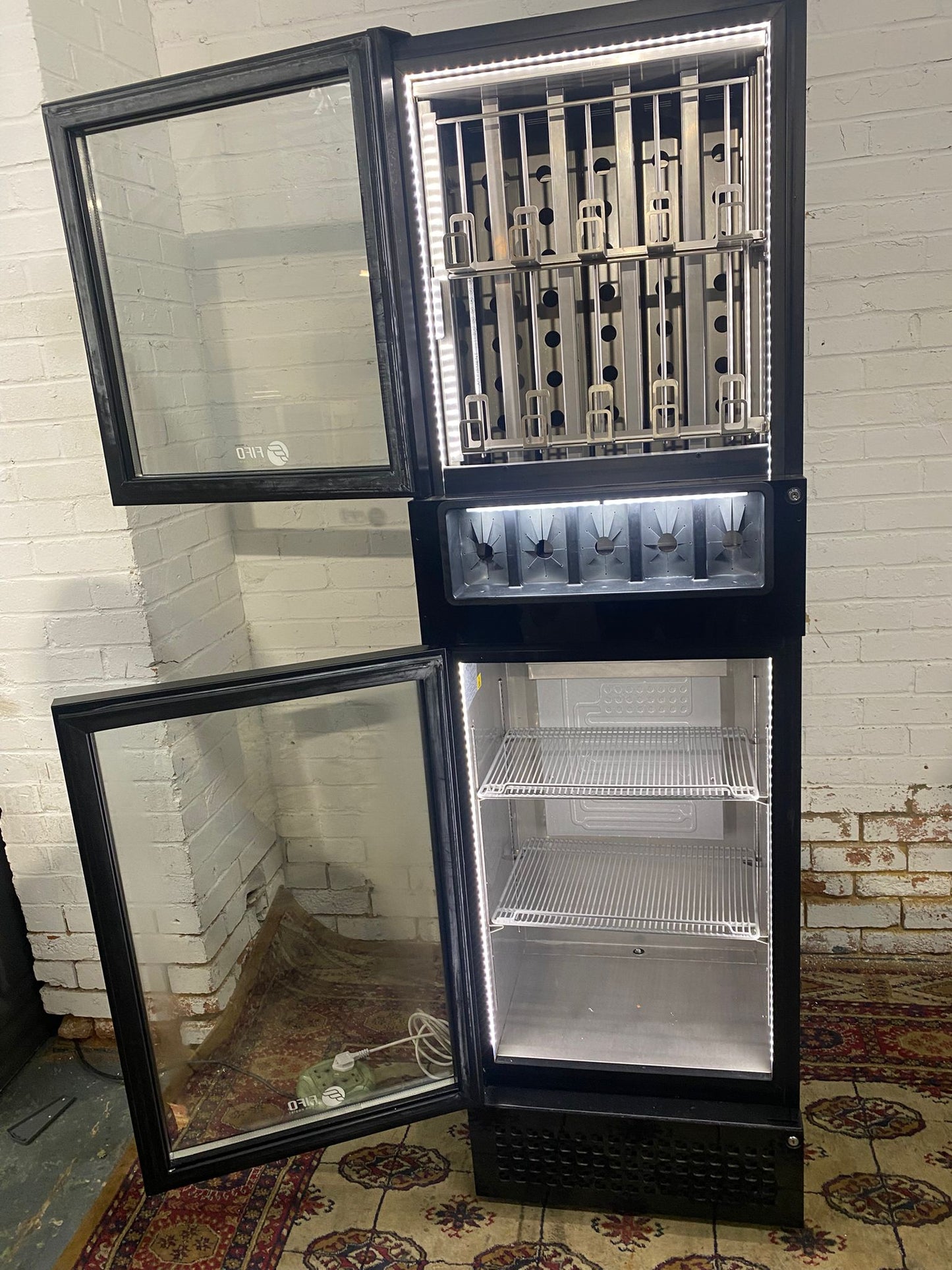 🚚Beautiful Standing Glass Commercial Display Drinks Fridge For Sale