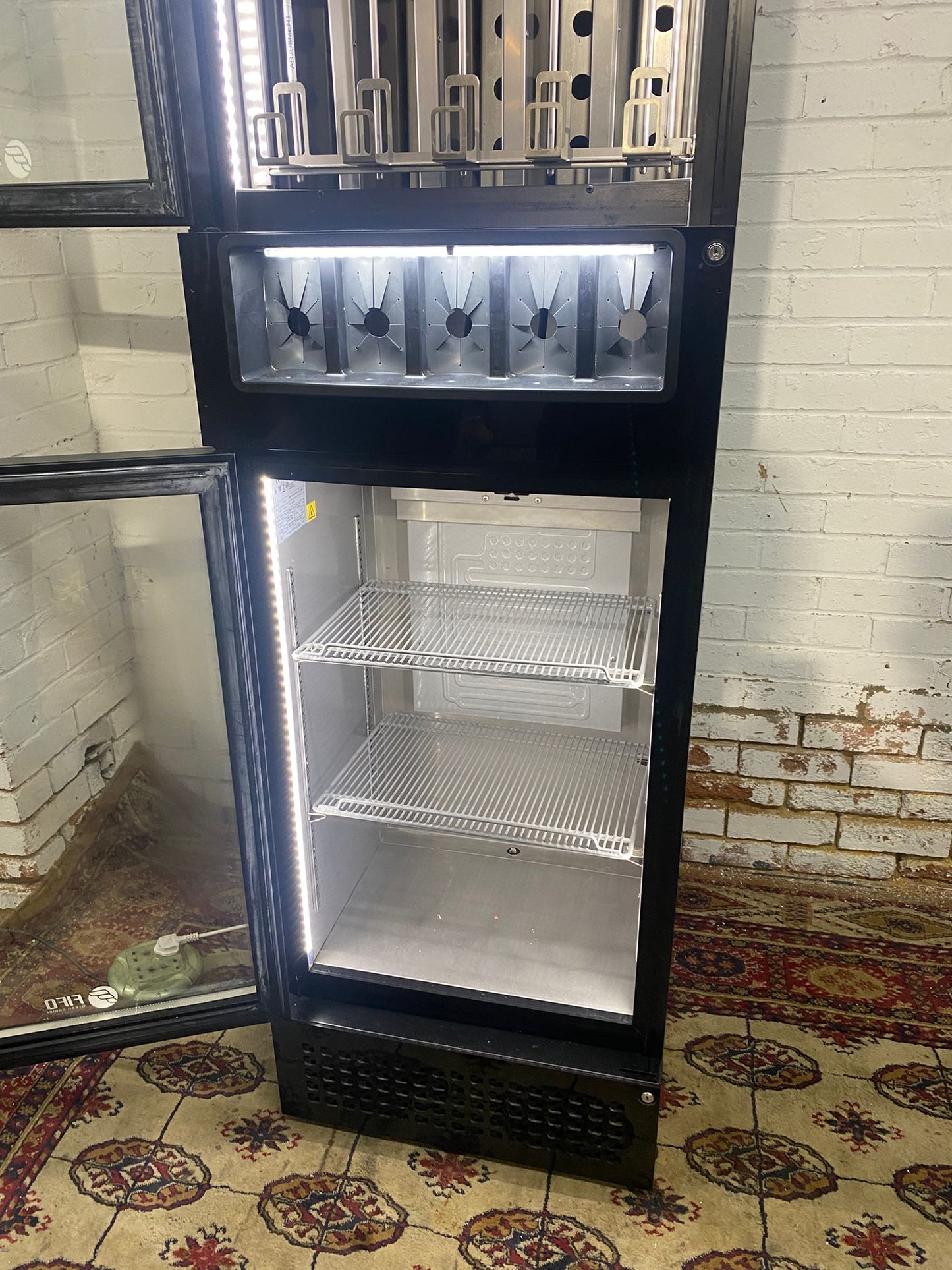 🚚Beautiful Standing Glass Commercial Display Drinks Fridge For Sale