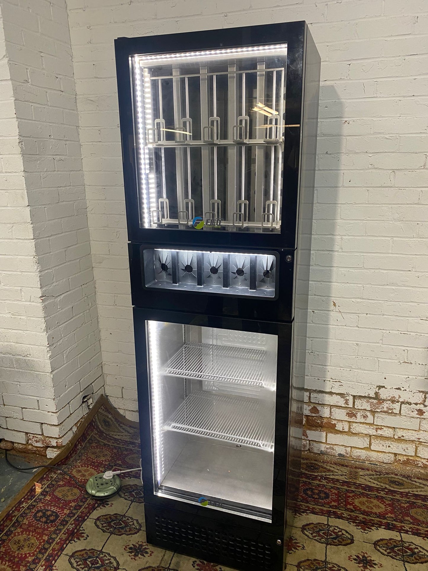 🚚Beautiful Standing Glass Commercial Display Drinks Fridge For Sale