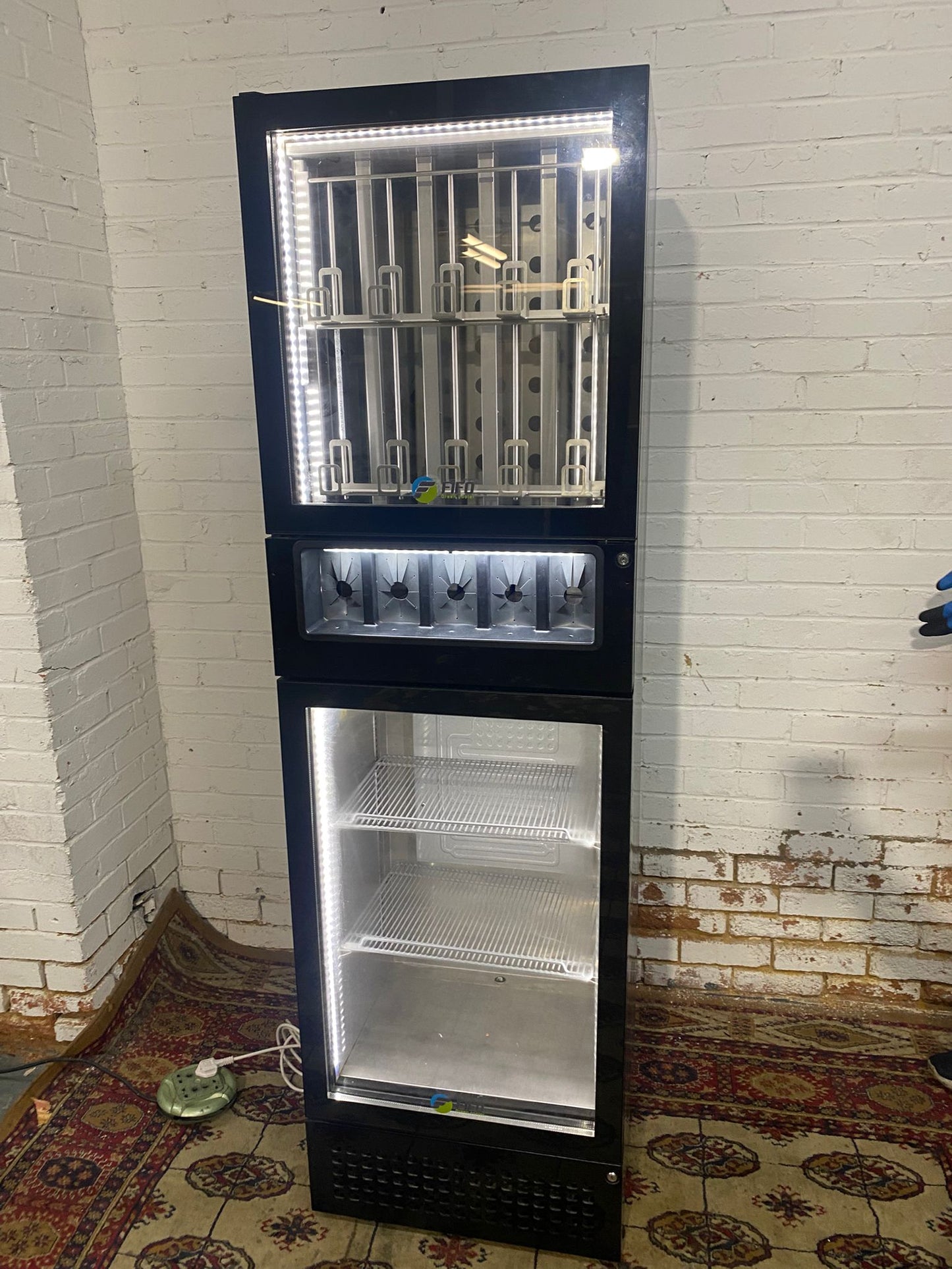 🚚Beautiful Standing Glass Commercial Display Drinks Fridge For Sale