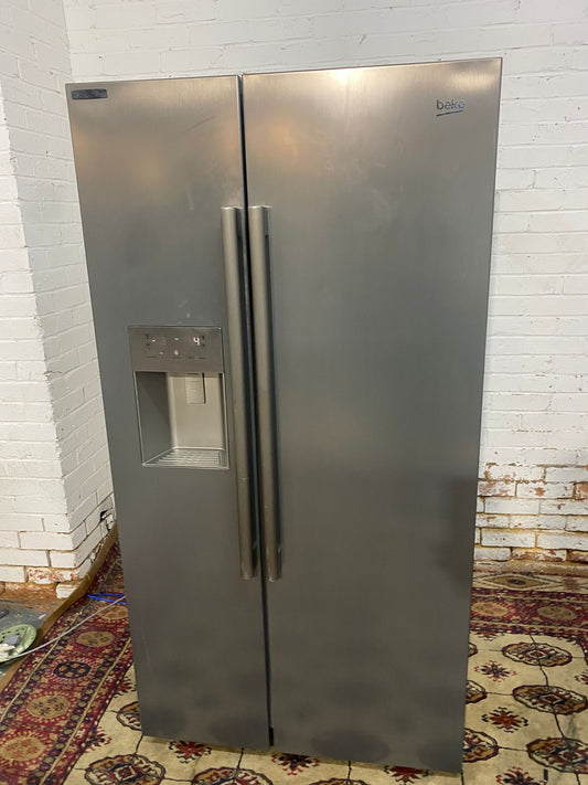🚚Beautiful Beko Silver/Grey  Double Door 90CM Wide Plumb In American Fridge Freezer For Sale