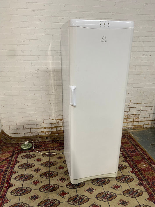 🚐🚐Beautiful 175CM Tall Indesit Standing Freezer For Sale