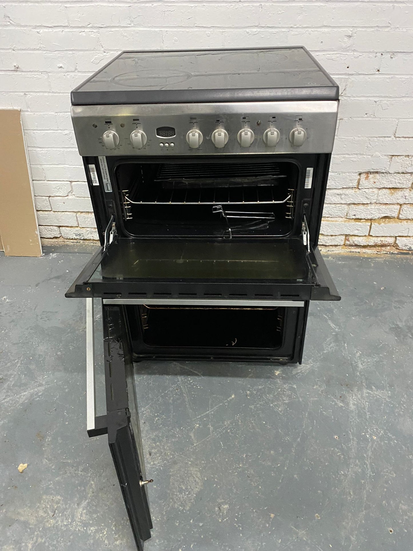 🚐🚐Beautiful Indesit Stainless Steel 60CM Ceramic Electric Cooker With Oven/Grill For Sale