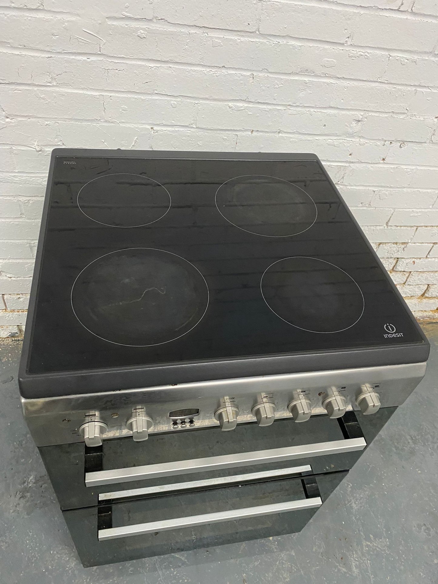 🚐🚐Beautiful Indesit Stainless Steel 60CM Ceramic Electric Cooker With Oven/Grill For Sale