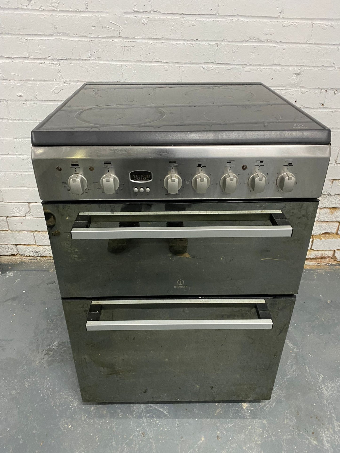 🚐🚐Beautiful Indesit Stainless Steel 60CM Ceramic Electric Cooker With Oven/Grill For Sale