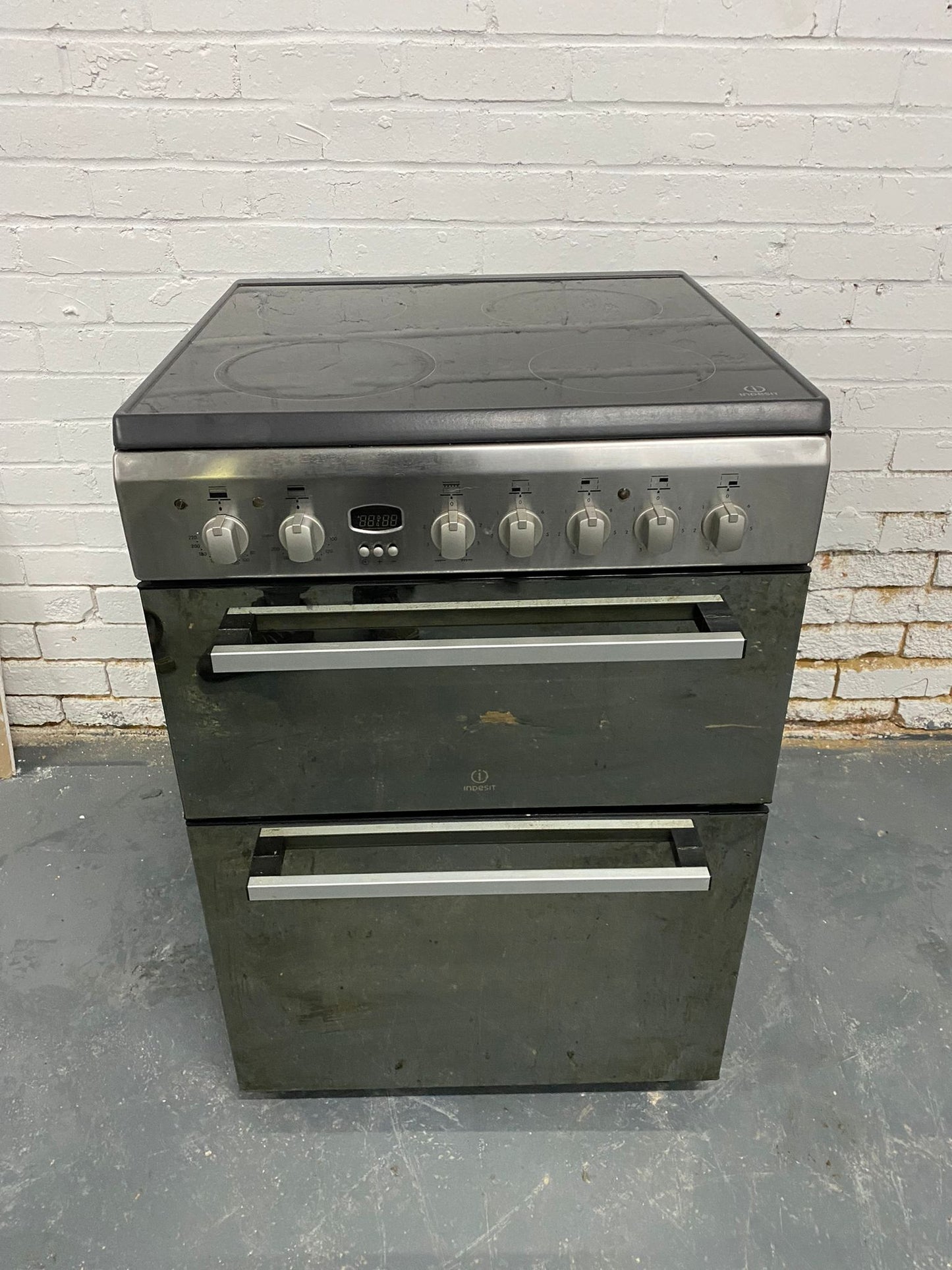 🚐🚐Beautiful Indesit Stainless Steel 60CM Ceramic Electric Cooker With Oven/Grill For Sale