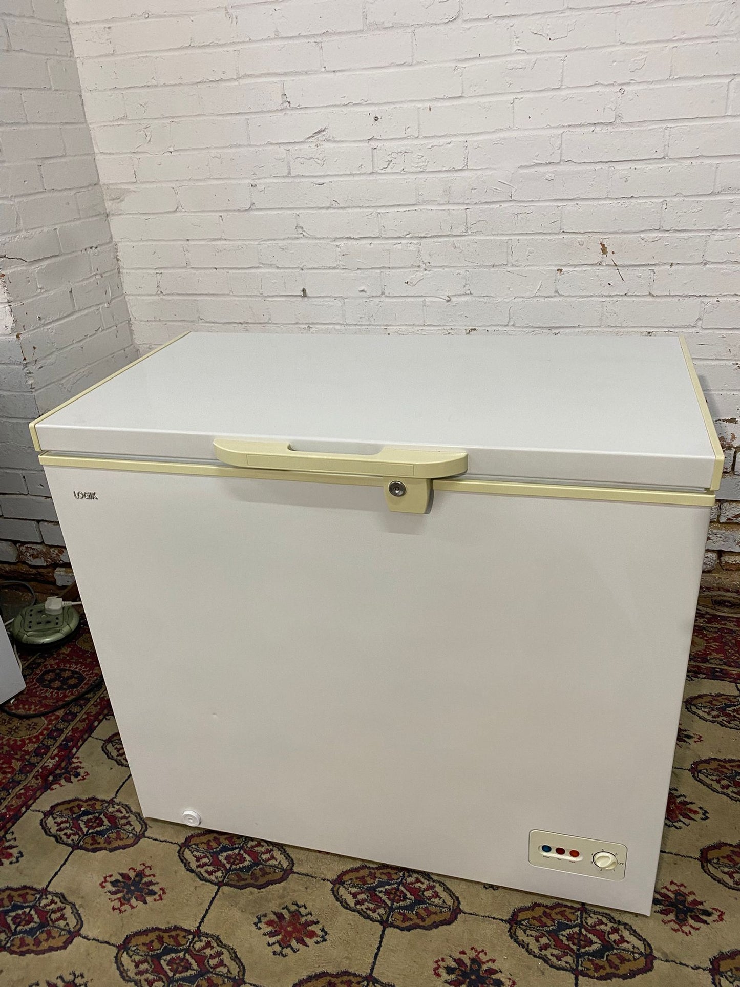 🚐🚐Beautiful Logik 200L Chest Freezer Frost Free For Sale