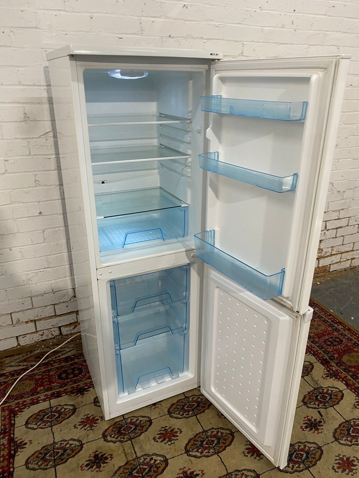 🚚Beautiful LEC Fridge Freezer For Sale