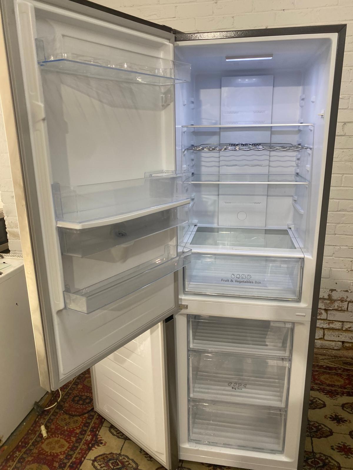 🚐🚐Beautiful Hisense Stainless Steel Fridge Freezer For Sale