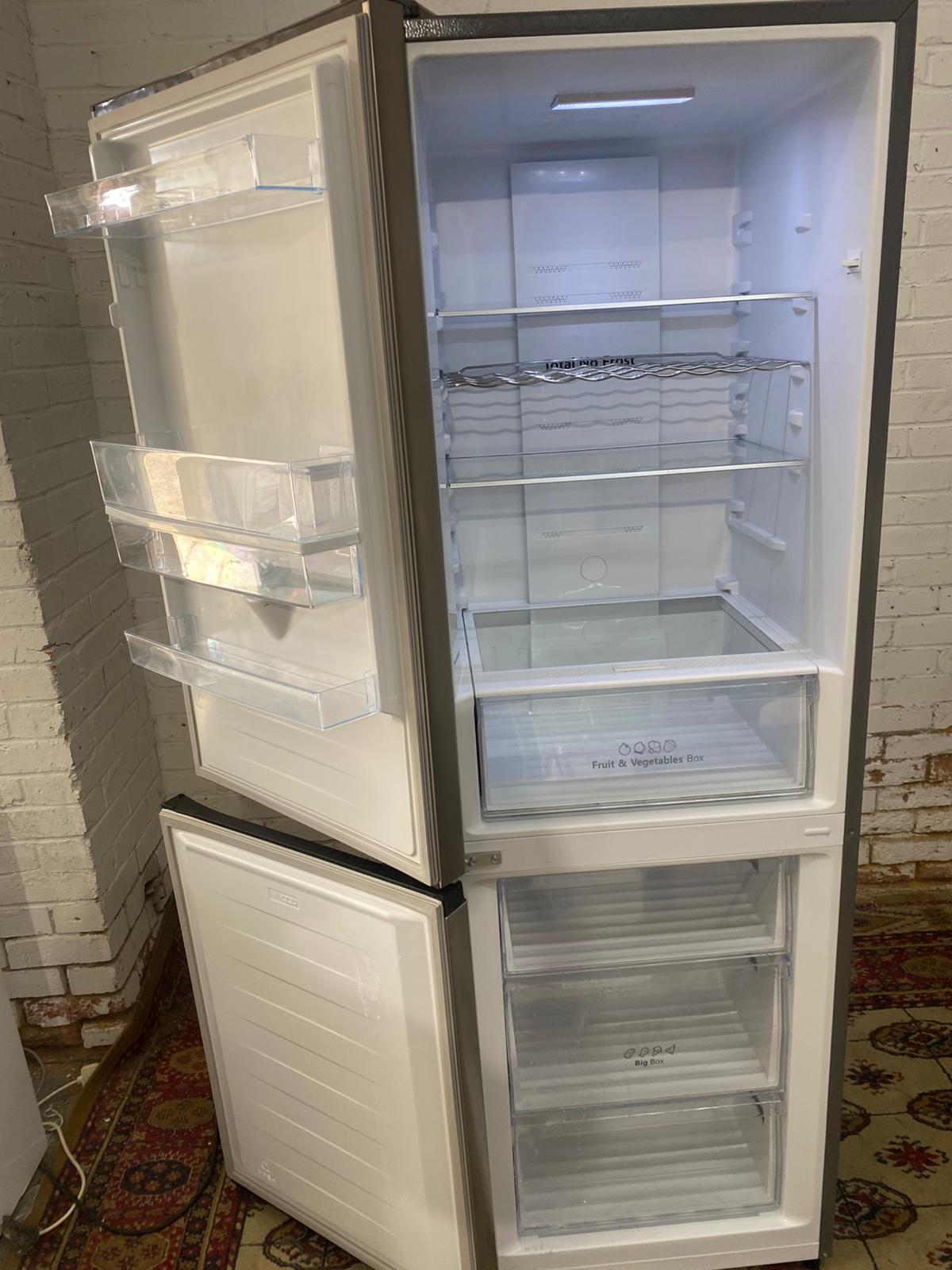 🚐🚐Beautiful Hisense Stainless Steel Fridge Freezer For Sale