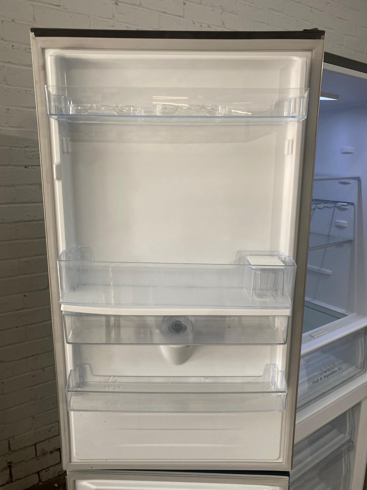 🚐🚐Beautiful Hisense Stainless Steel Fridge Freezer For Sale