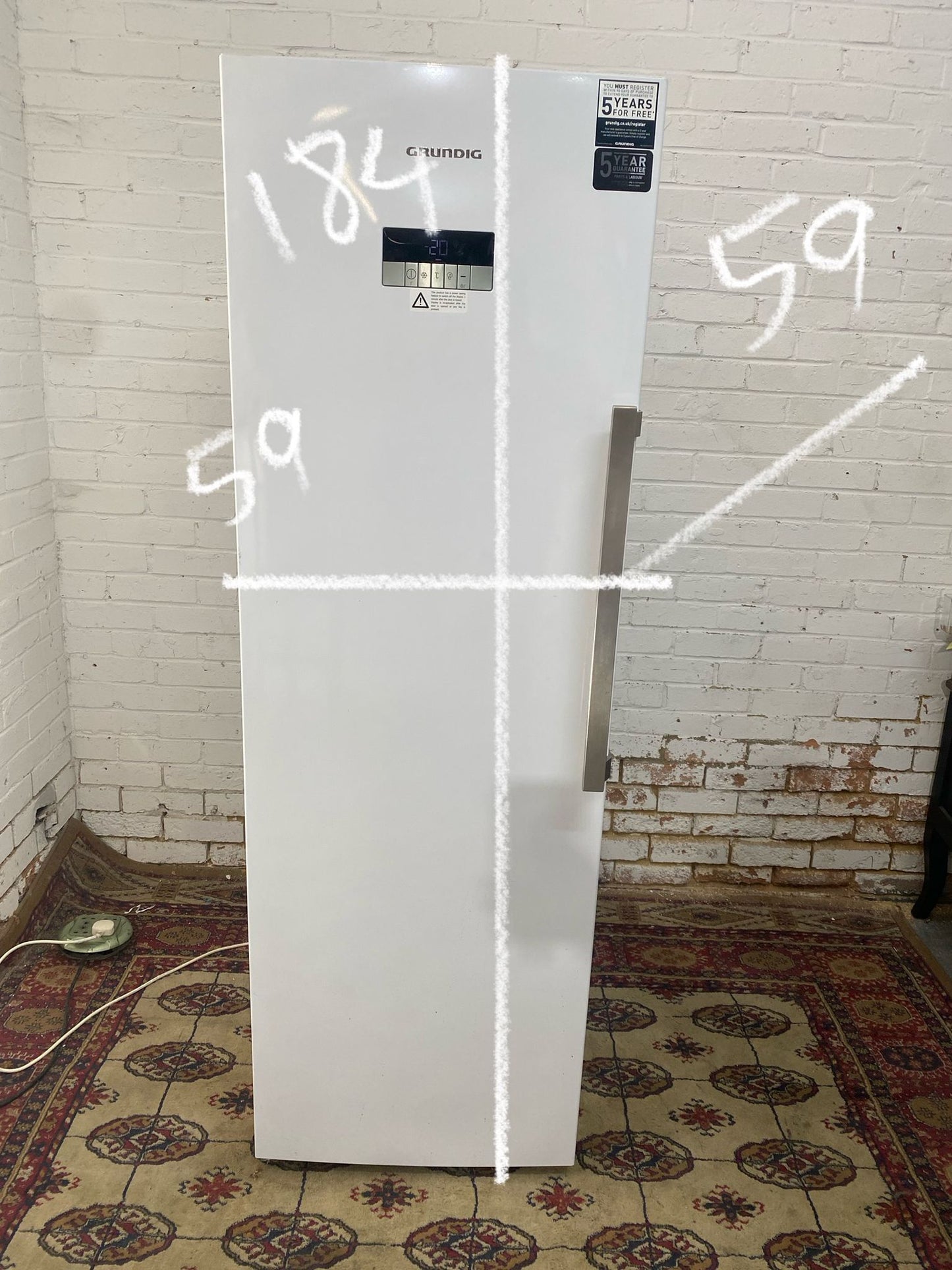 🚐🚐Beautiful GRUNDIG Standing Freezer For Sale