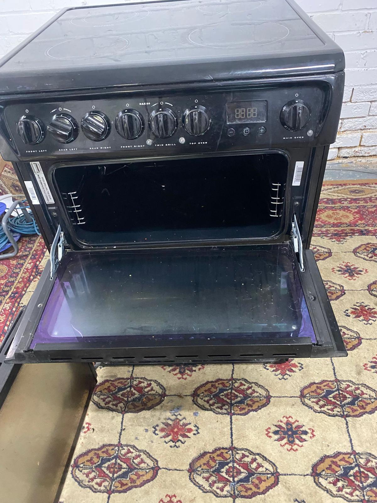 🚚Beautiful HotPoint Black 60CM Electric Ceramic Cooker With Dual Oven/Grill For Sale