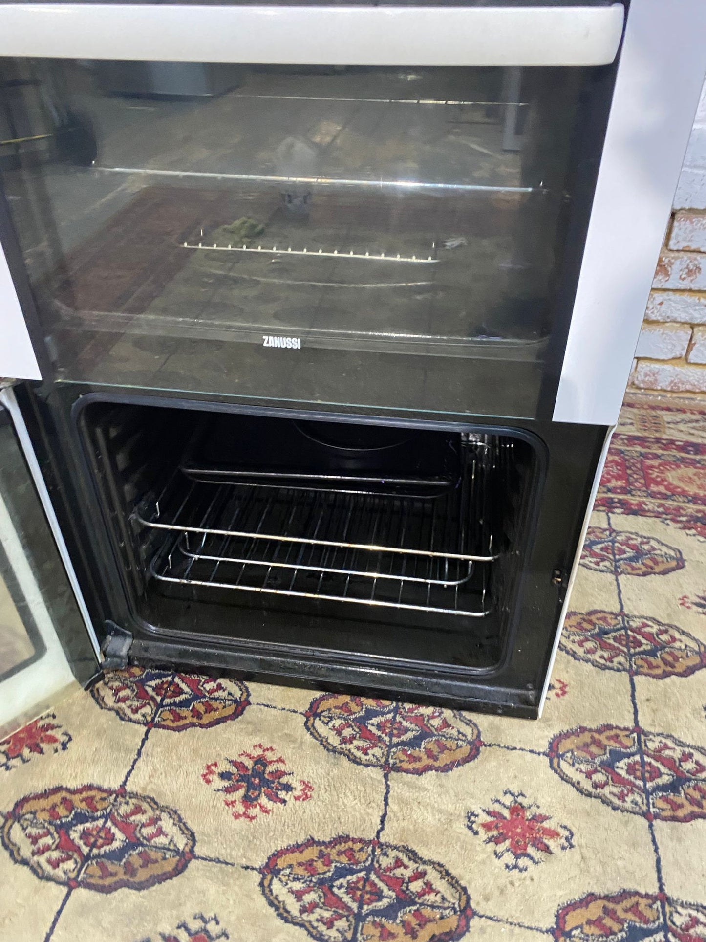 🚚Beautiful Zanussi White 60CM Electric Ceramic Cooker With Dual Oven/Grill For Sale