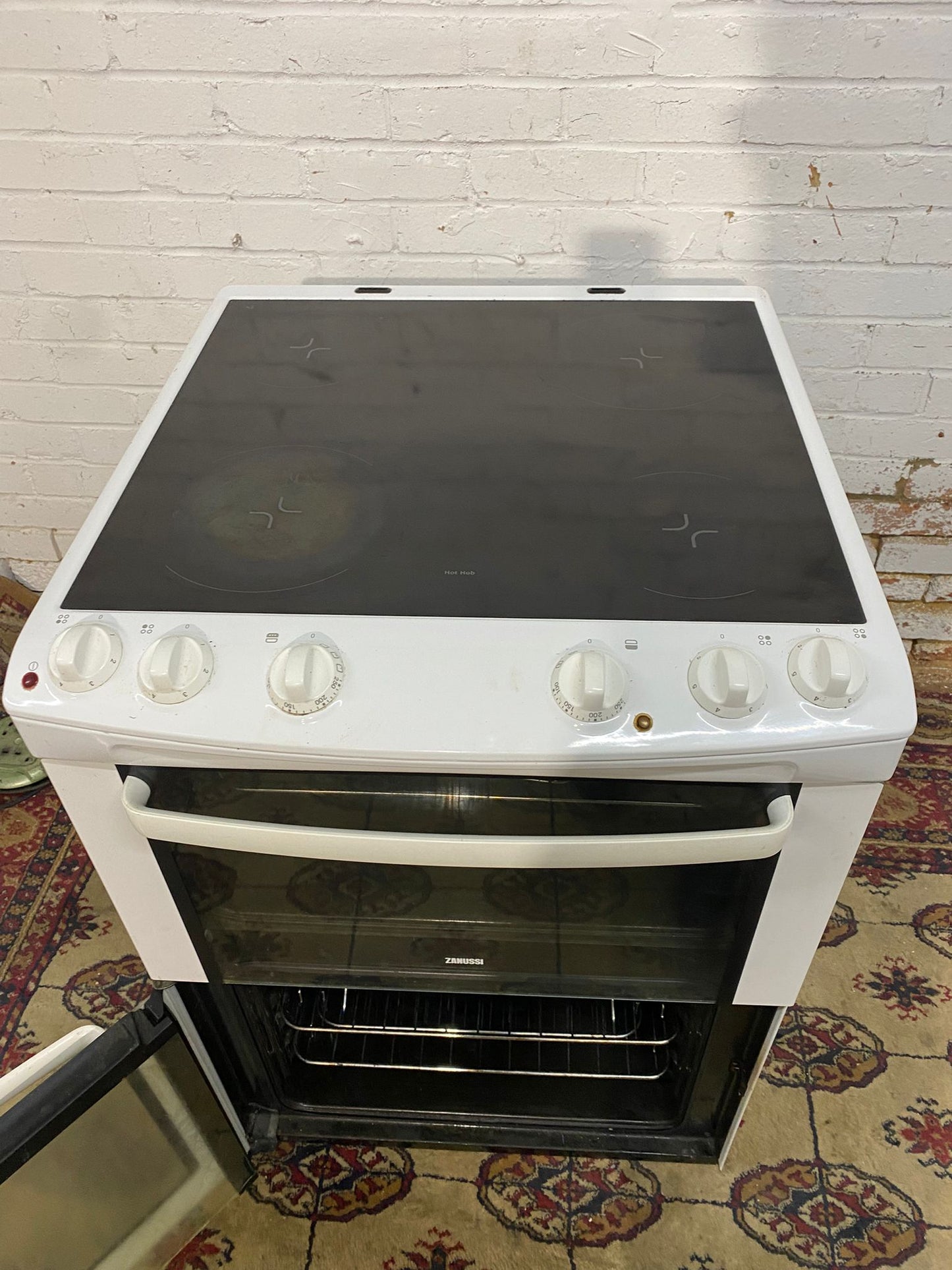 🚚Beautiful Zanussi White 60CM Electric Ceramic Cooker With Dual Oven/Grill For Sale