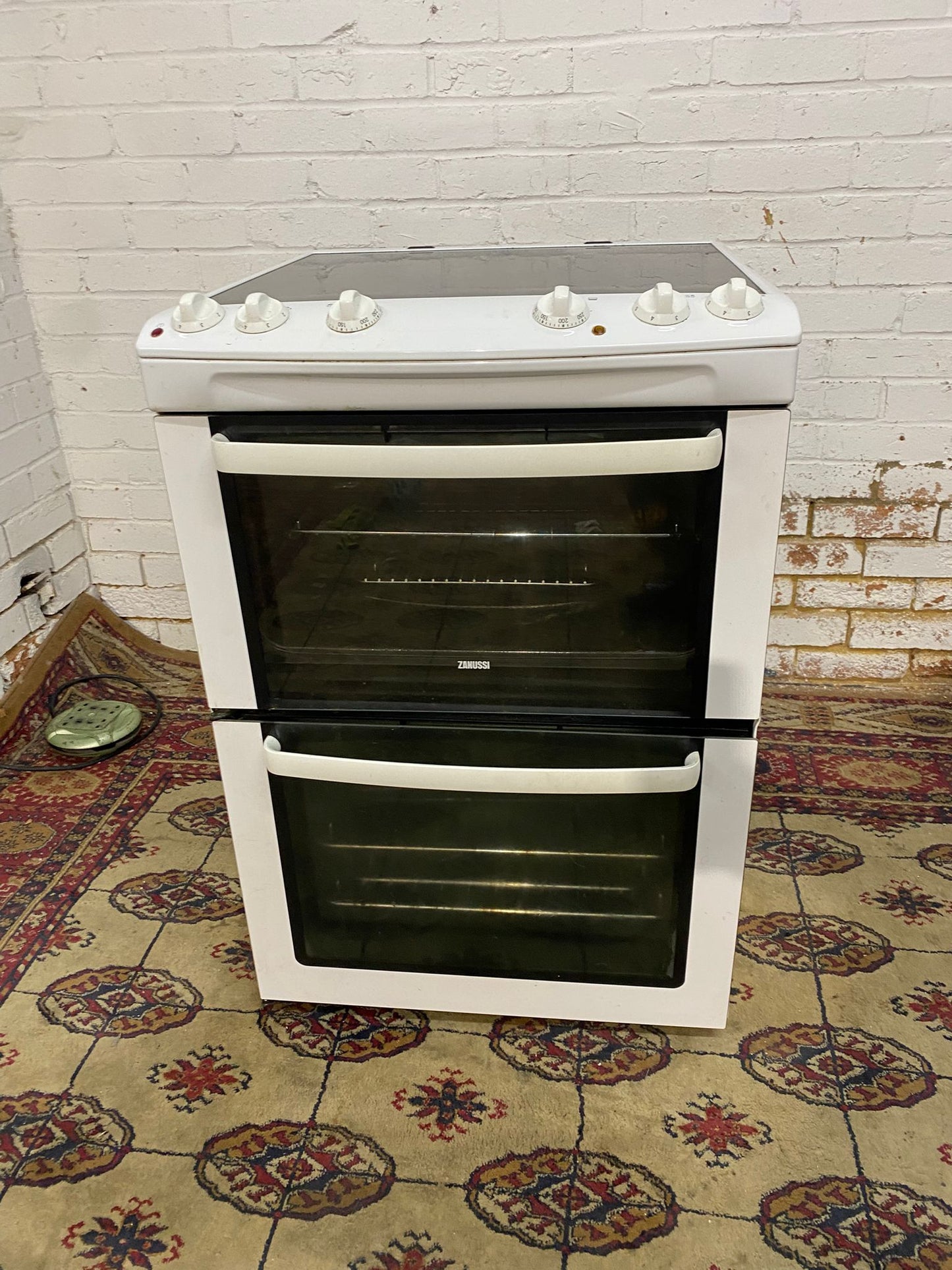🚚Beautiful Zanussi White 60CM Electric Ceramic Cooker With Dual Oven/Grill For Sale