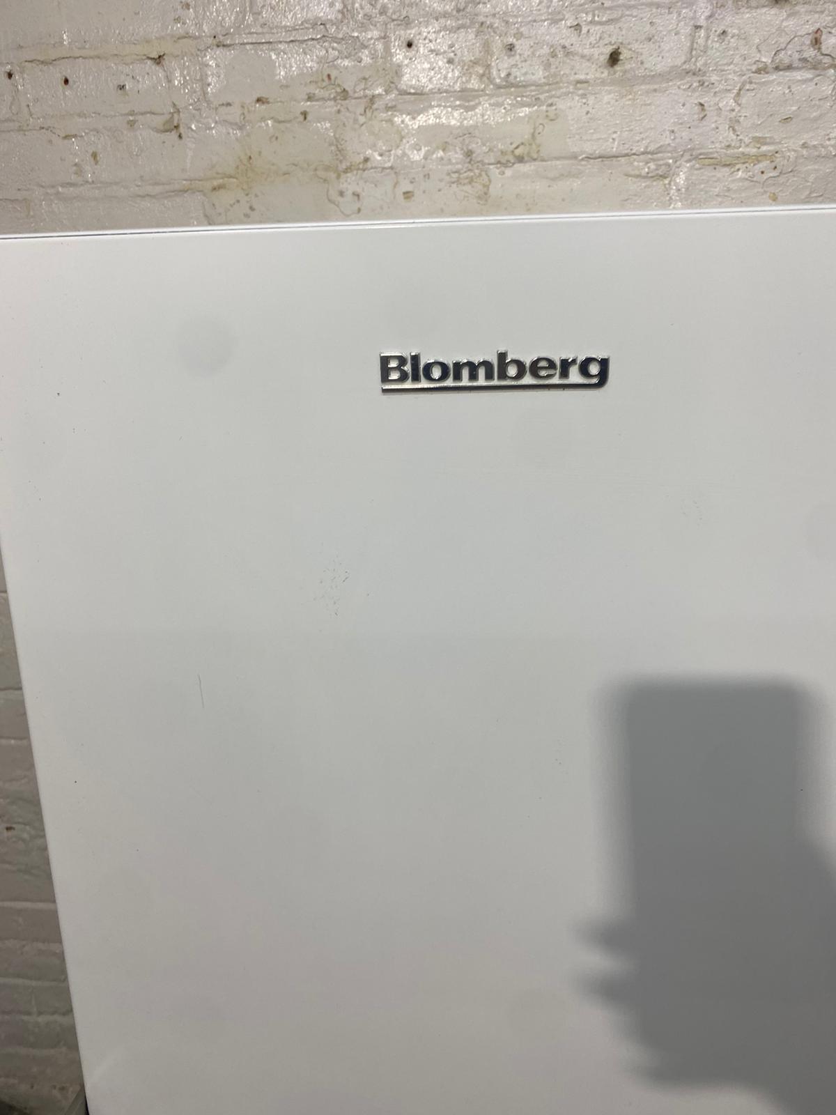 🚚Beautiful Blomburg Fridge Freezer For Sale