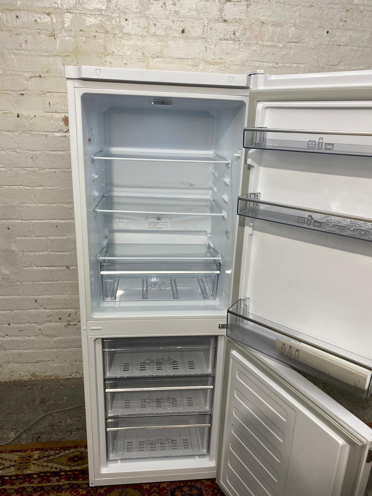 🚚Beautiful Blomburg Fridge Freezer For Sale