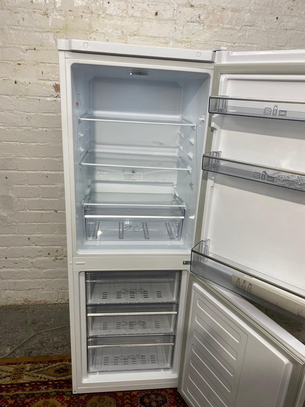 🚚Beautiful Blomburg Fridge Freezer For Sale