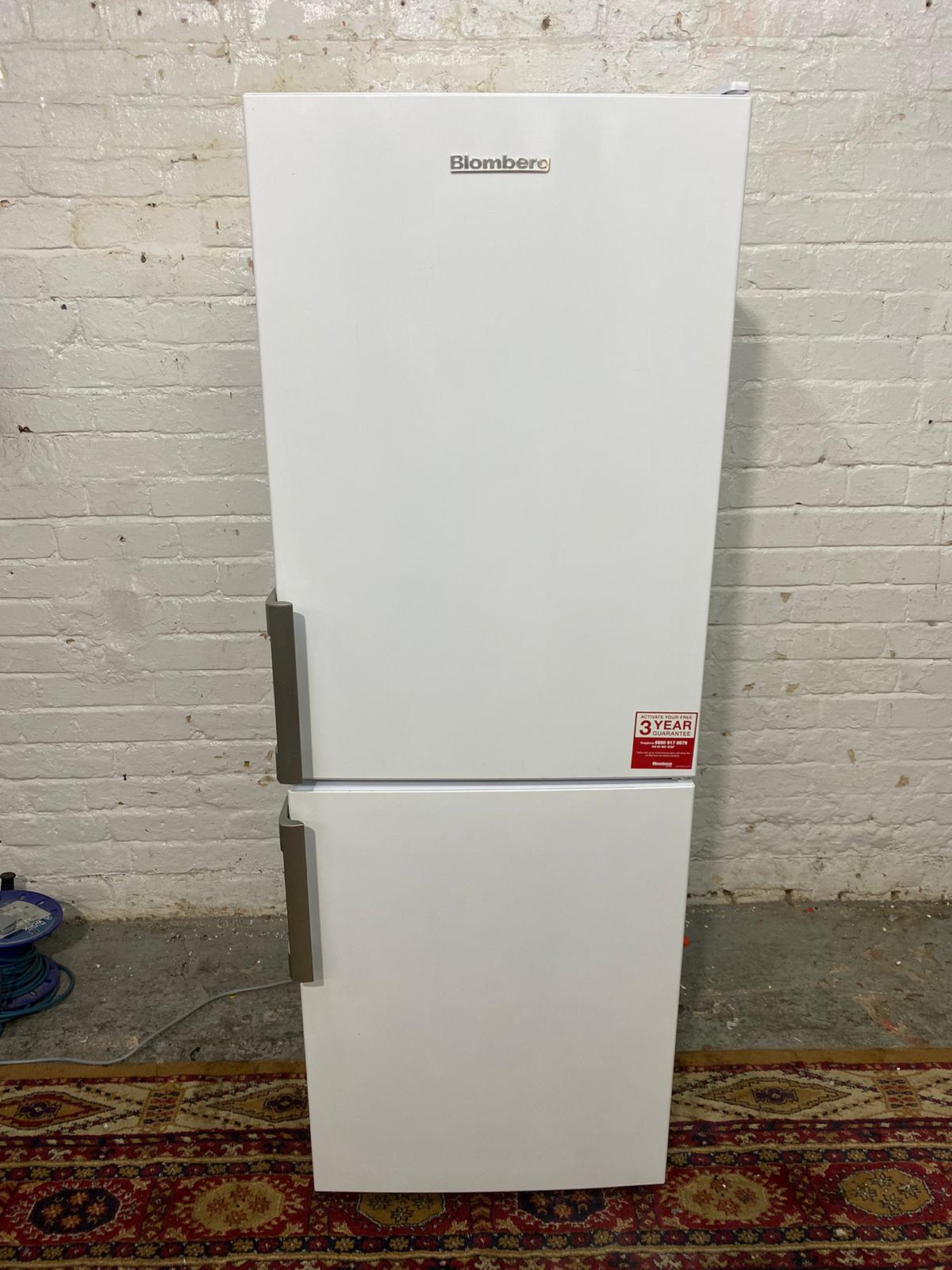 🚚Beautiful Blomburg Fridge Freezer For Sale