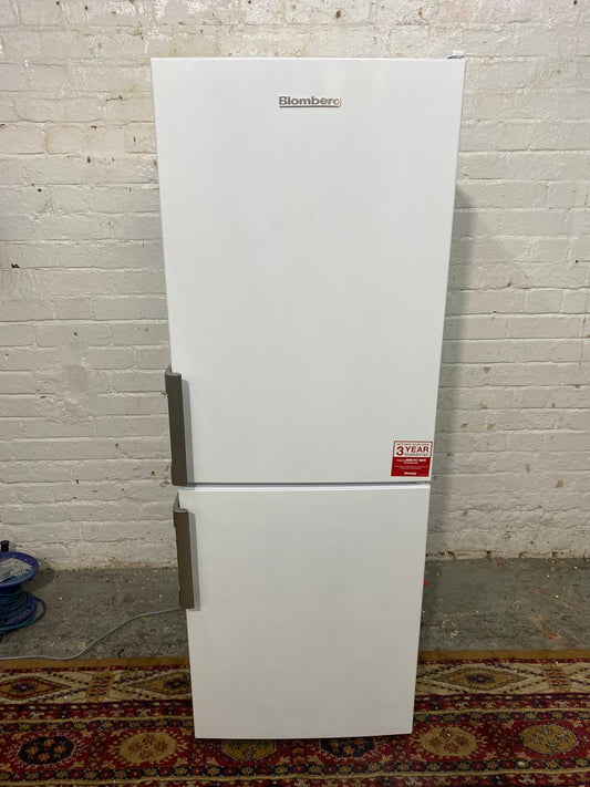 🚚Beautiful Blomburg Fridge Freezer For Sale
