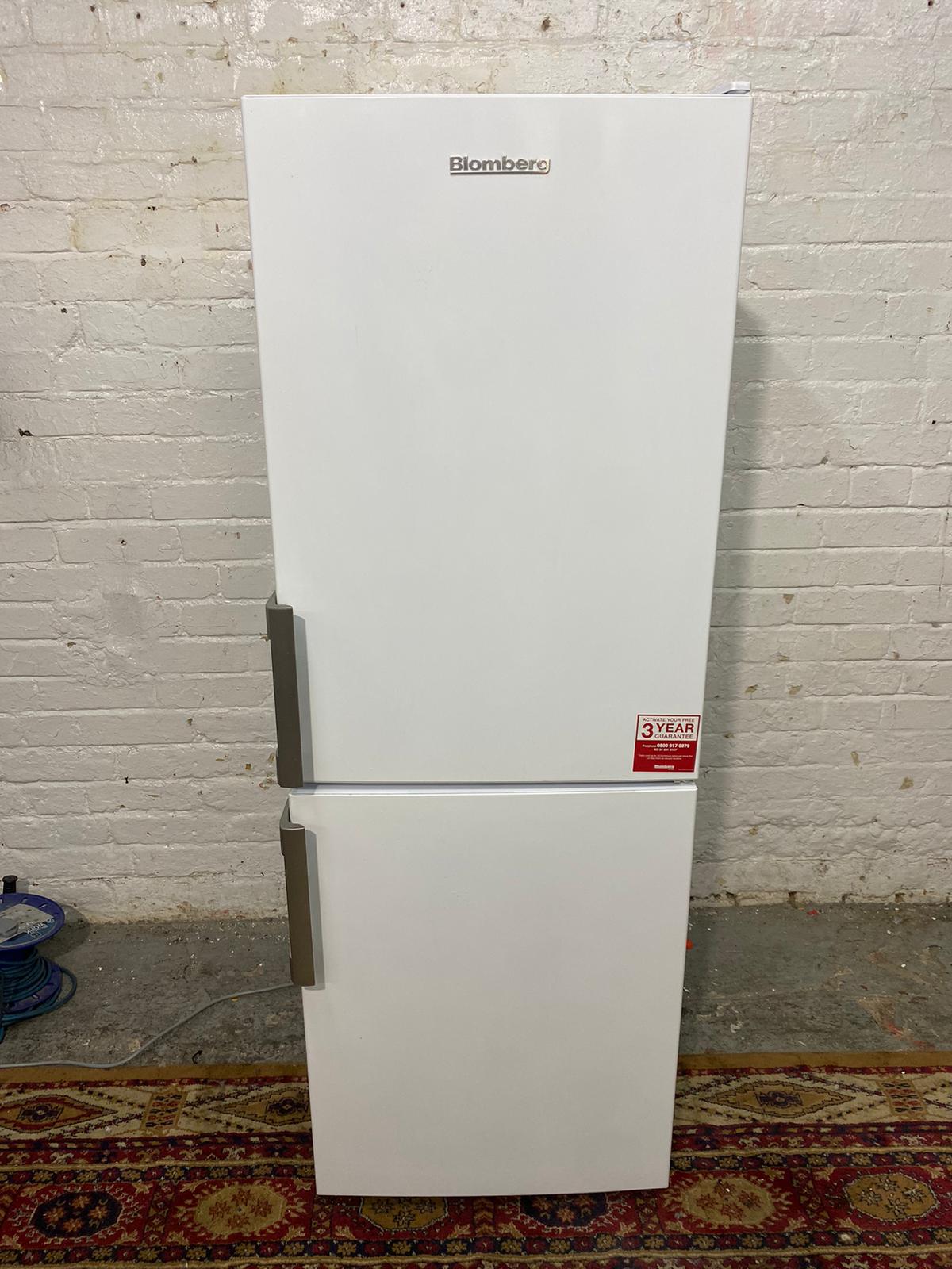 🚚Beautiful Blomburg Fridge Freezer For Sale