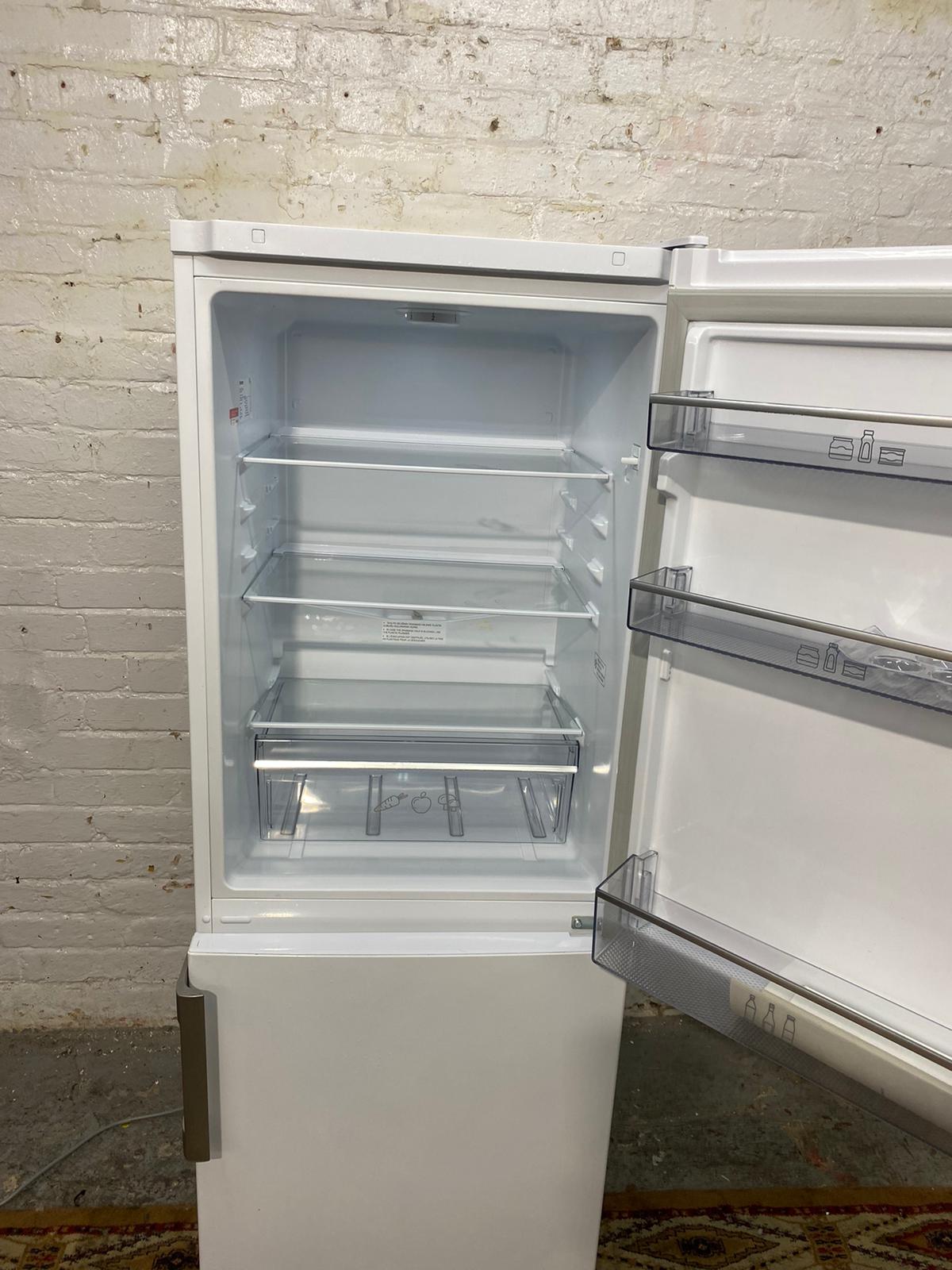 🚚Beautiful Blomburg Fridge Freezer For Sale