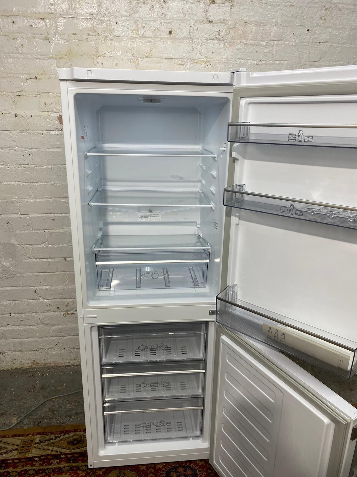 🚚Beautiful Blomburg Fridge Freezer For Sale