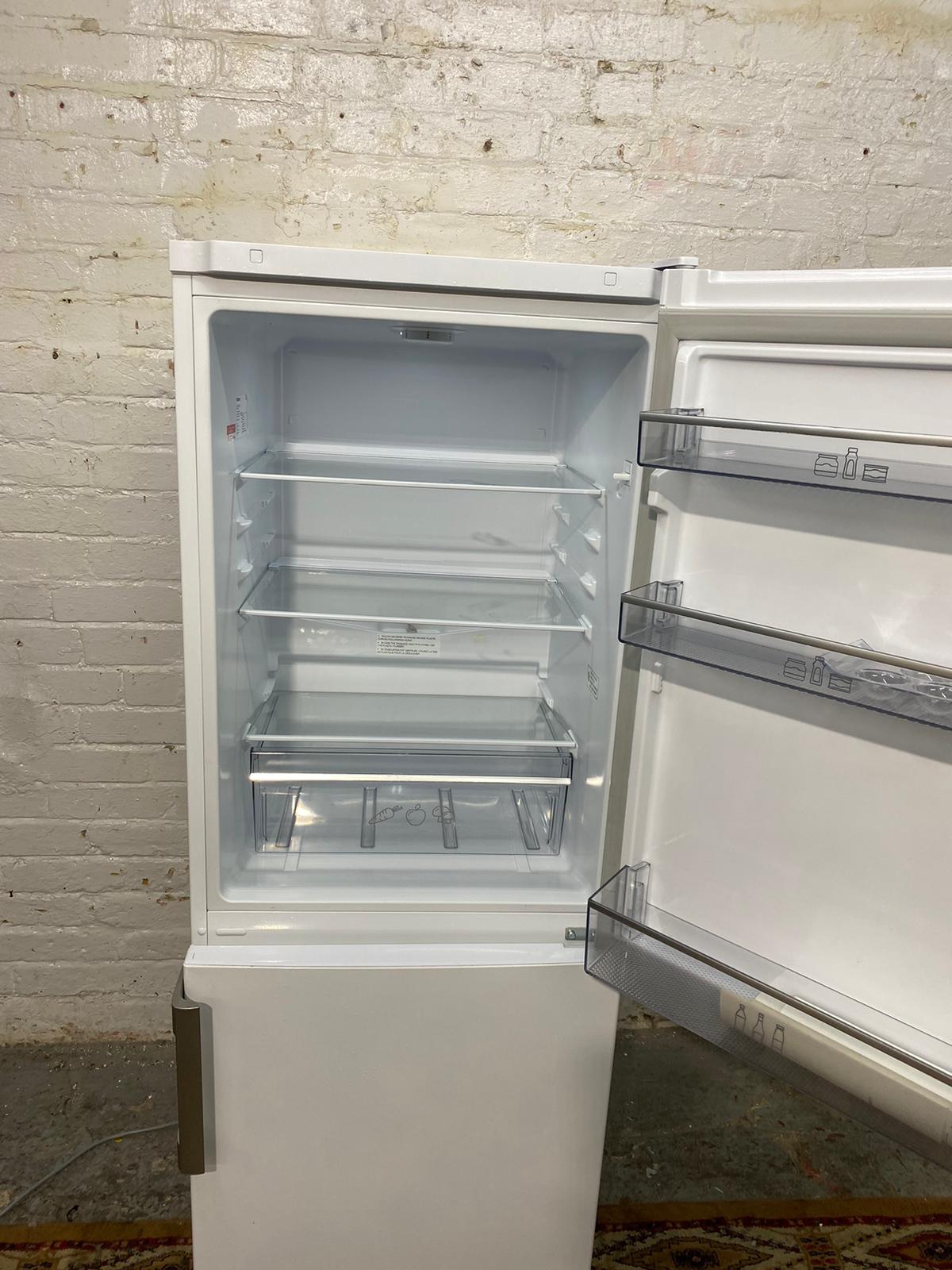 🚚Beautiful Blomburg Fridge Freezer For Sale