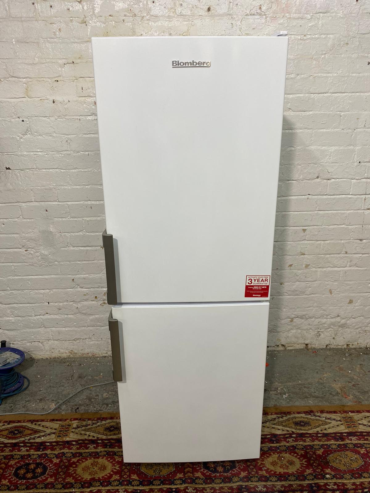 🚚Beautiful Blomburg Fridge Freezer For Sale