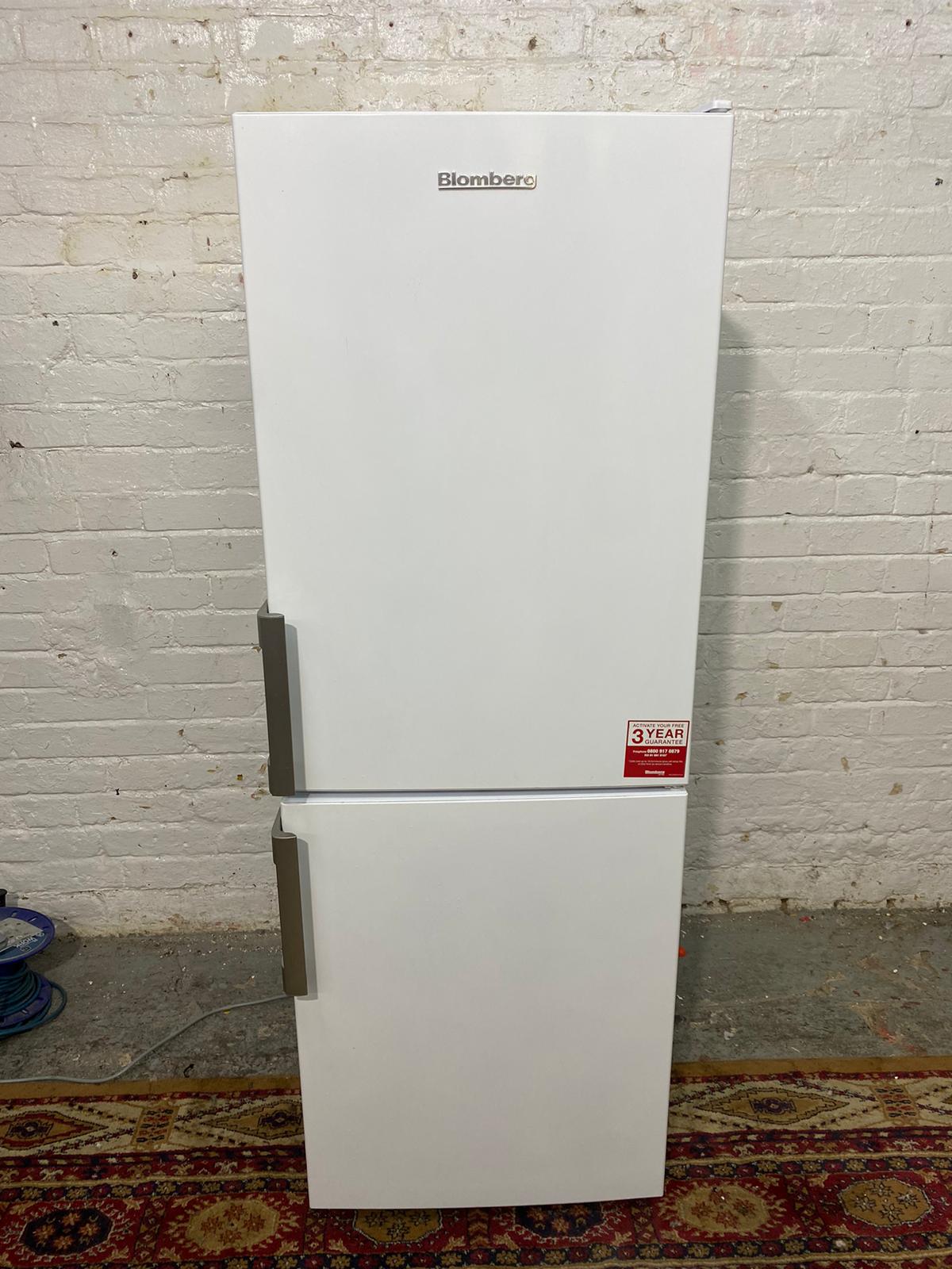 🚚Beautiful Blomburg Fridge Freezer For Sale