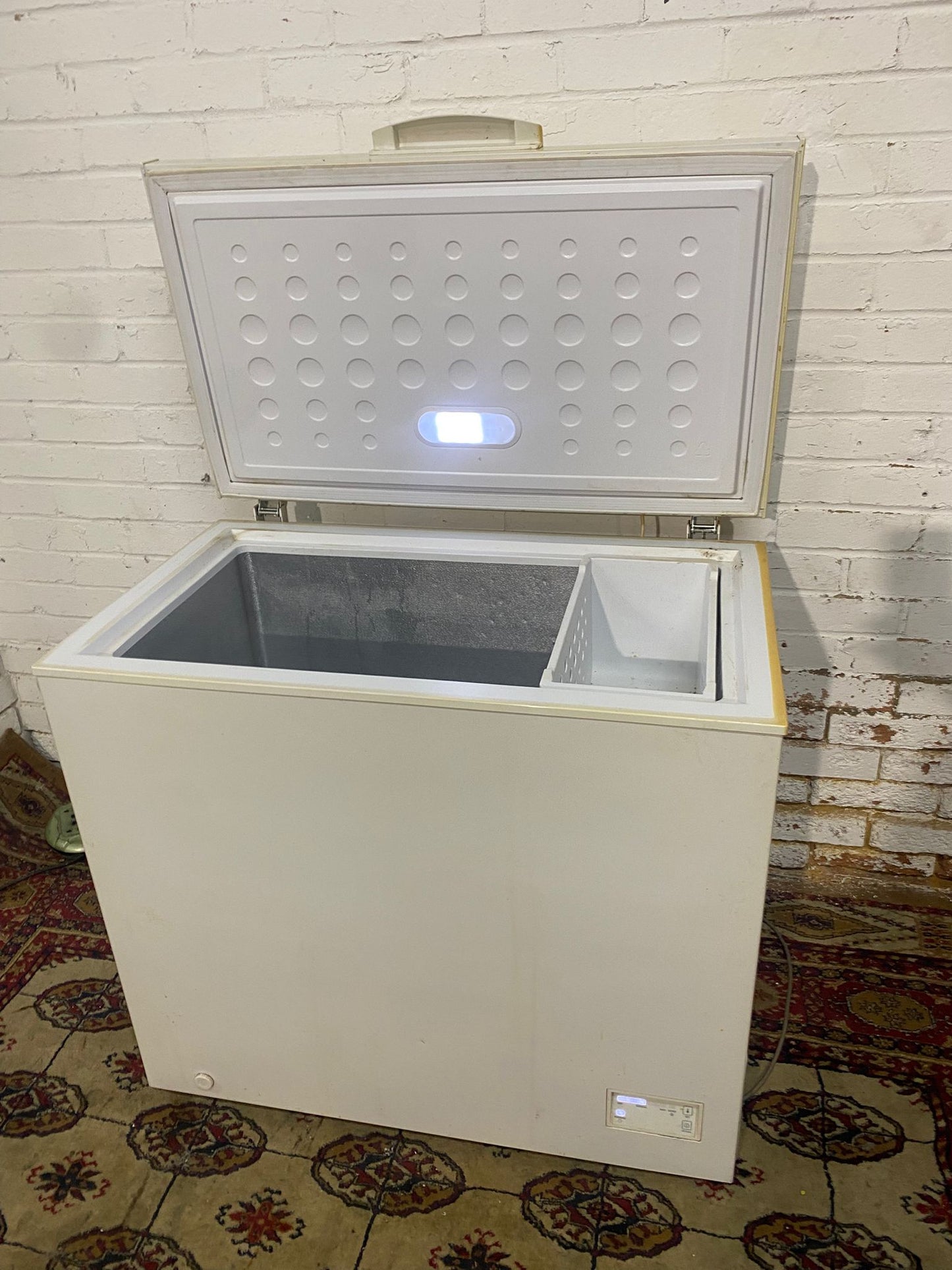 🚚Zanussi Chest Freezer 200L Frost Free Technology For Sale