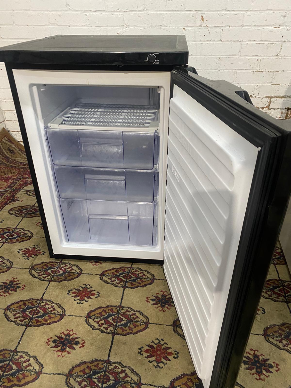 🚚Whirlpool Black Under Counter Freezer For Sale