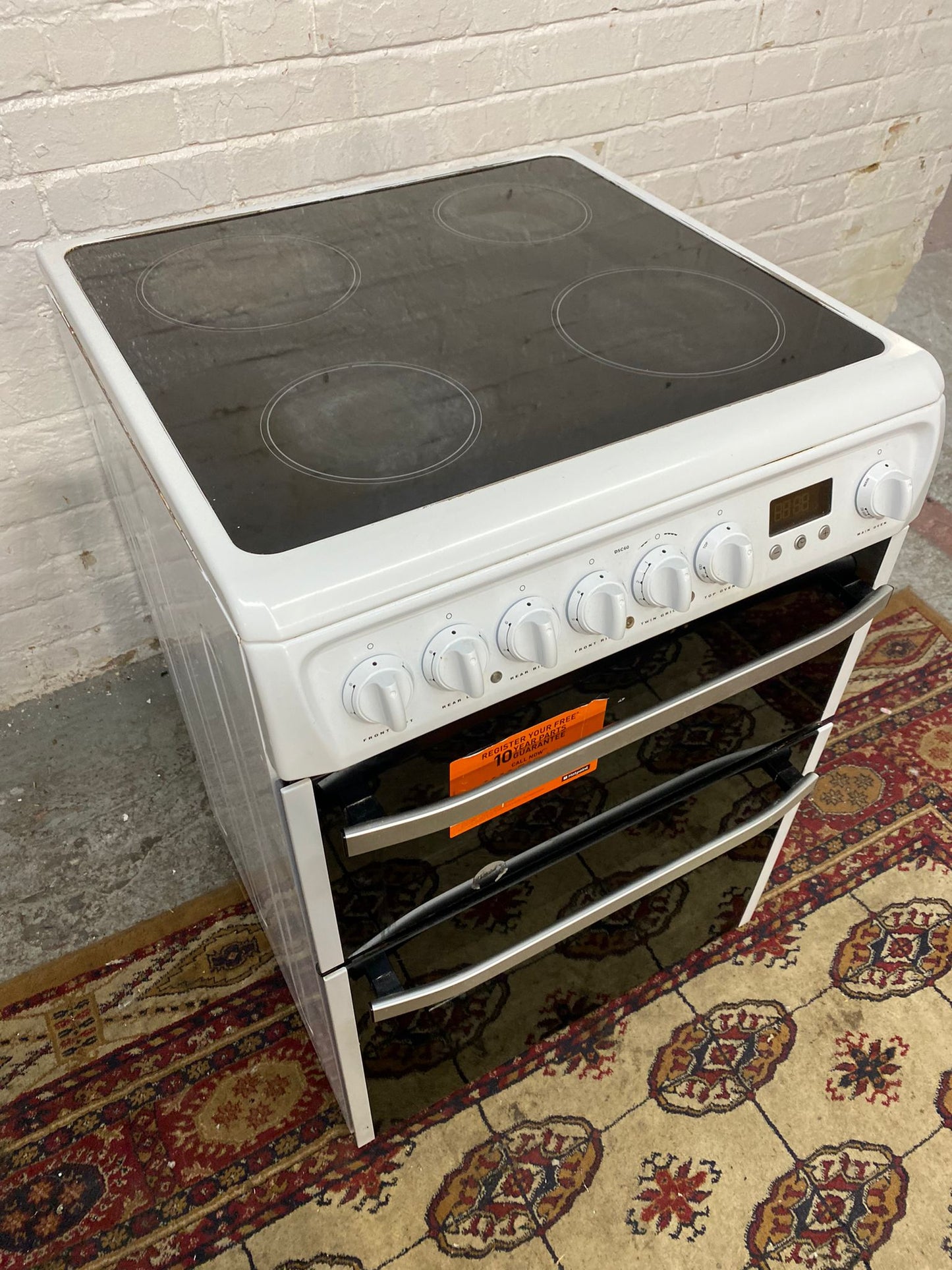 BEAUTIFUL Hotpoint White 60CM Electric Cooker For Sale