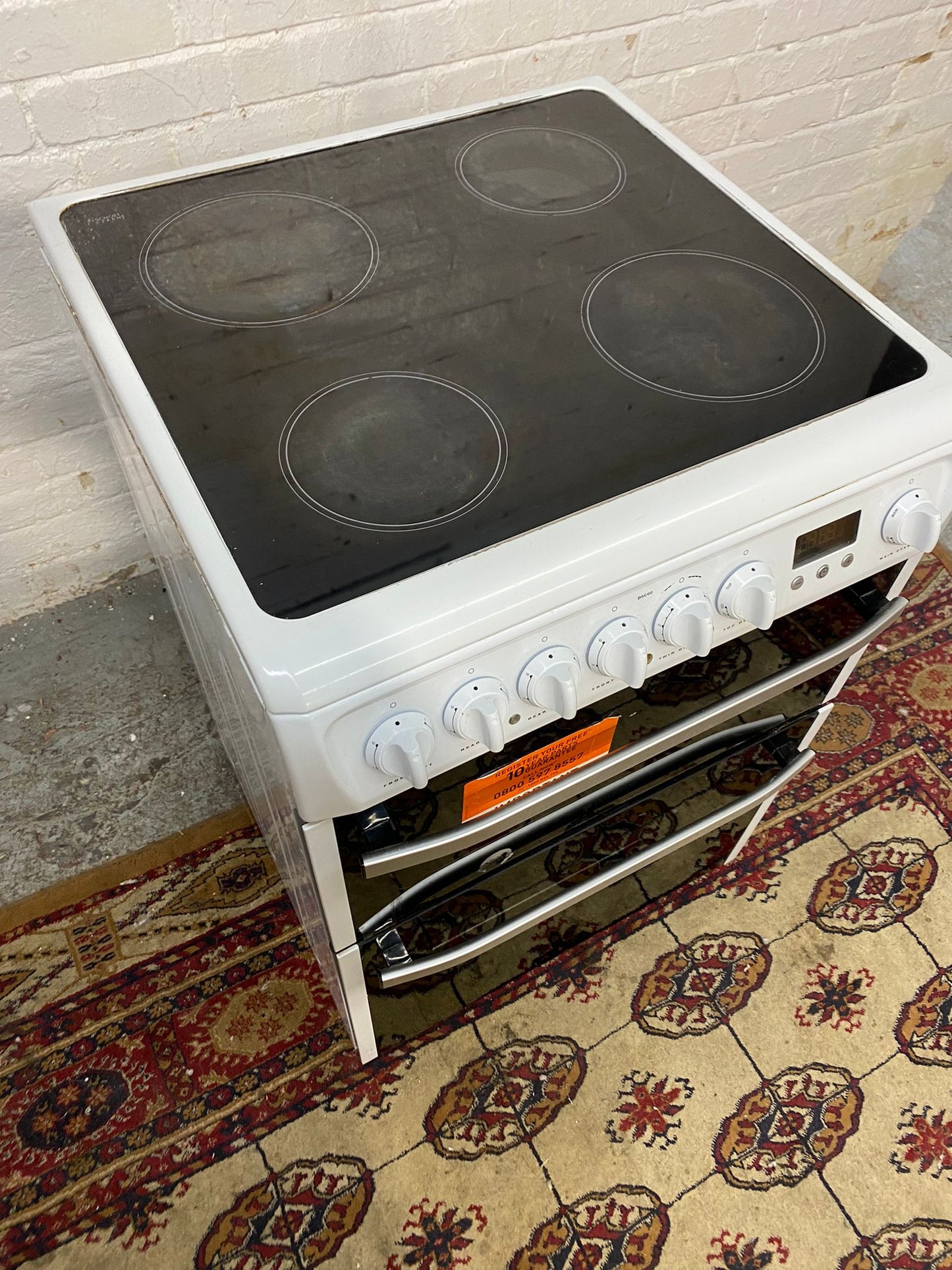 BEAUTIFUL Hotpoint White 60CM Electric Cooker For Sale