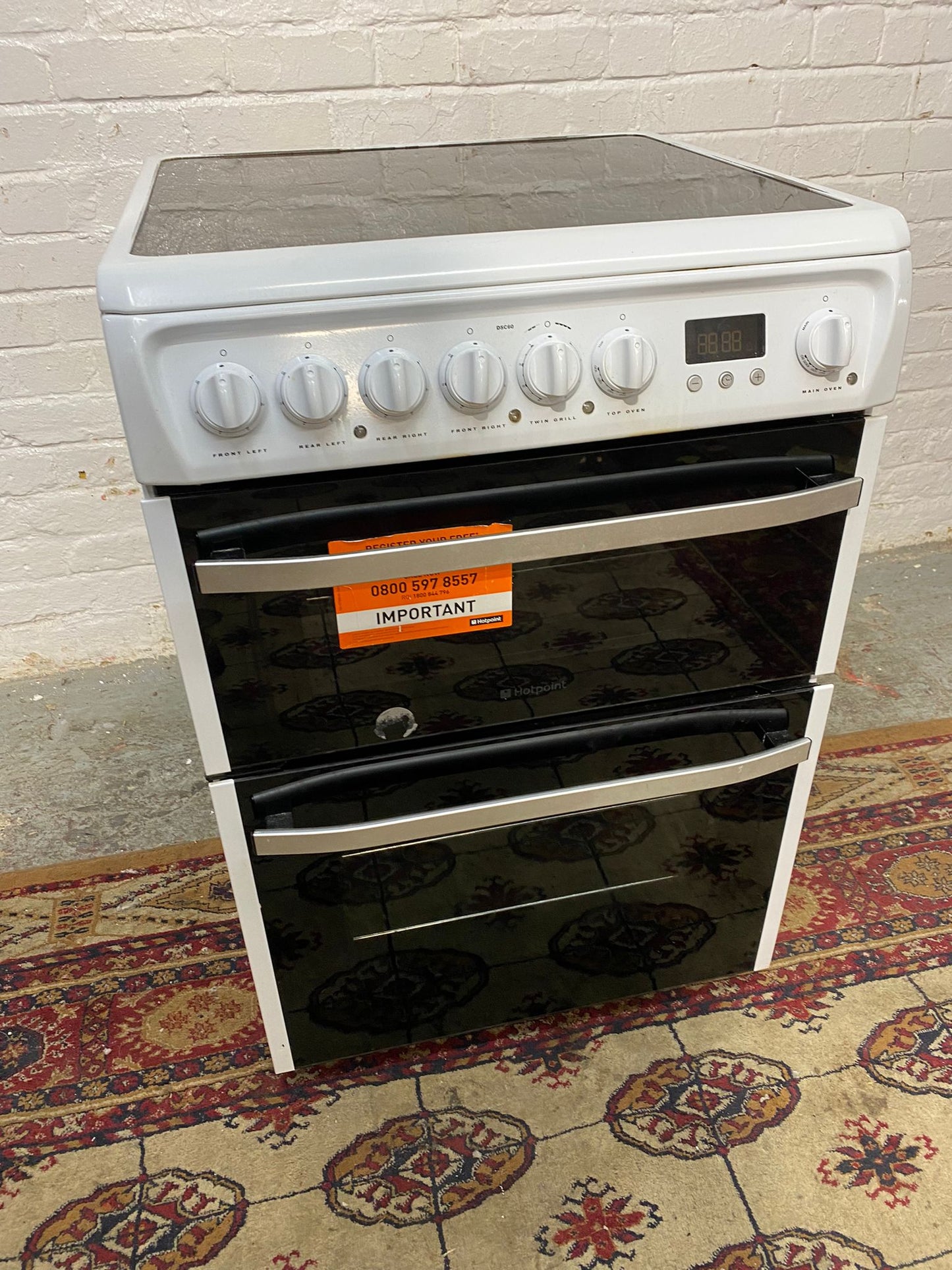 BEAUTIFUL Hotpoint White 60CM Electric Cooker For Sale