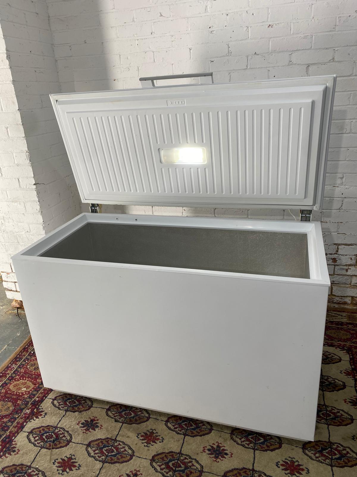 🚚Beautiful JohnLewis Commercial 400L Chest Freezer Frost Free Technology For Sale
