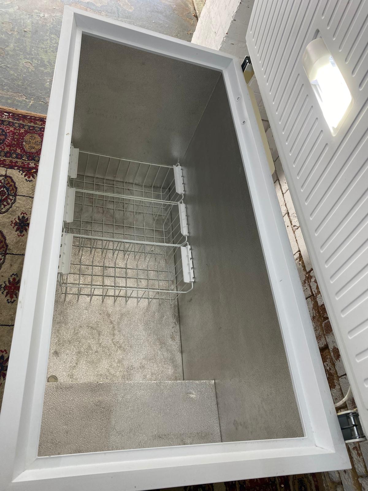 🚚Beautiful JohnLewis Commercial 400L Chest Freezer Frost Free Technology For Sale