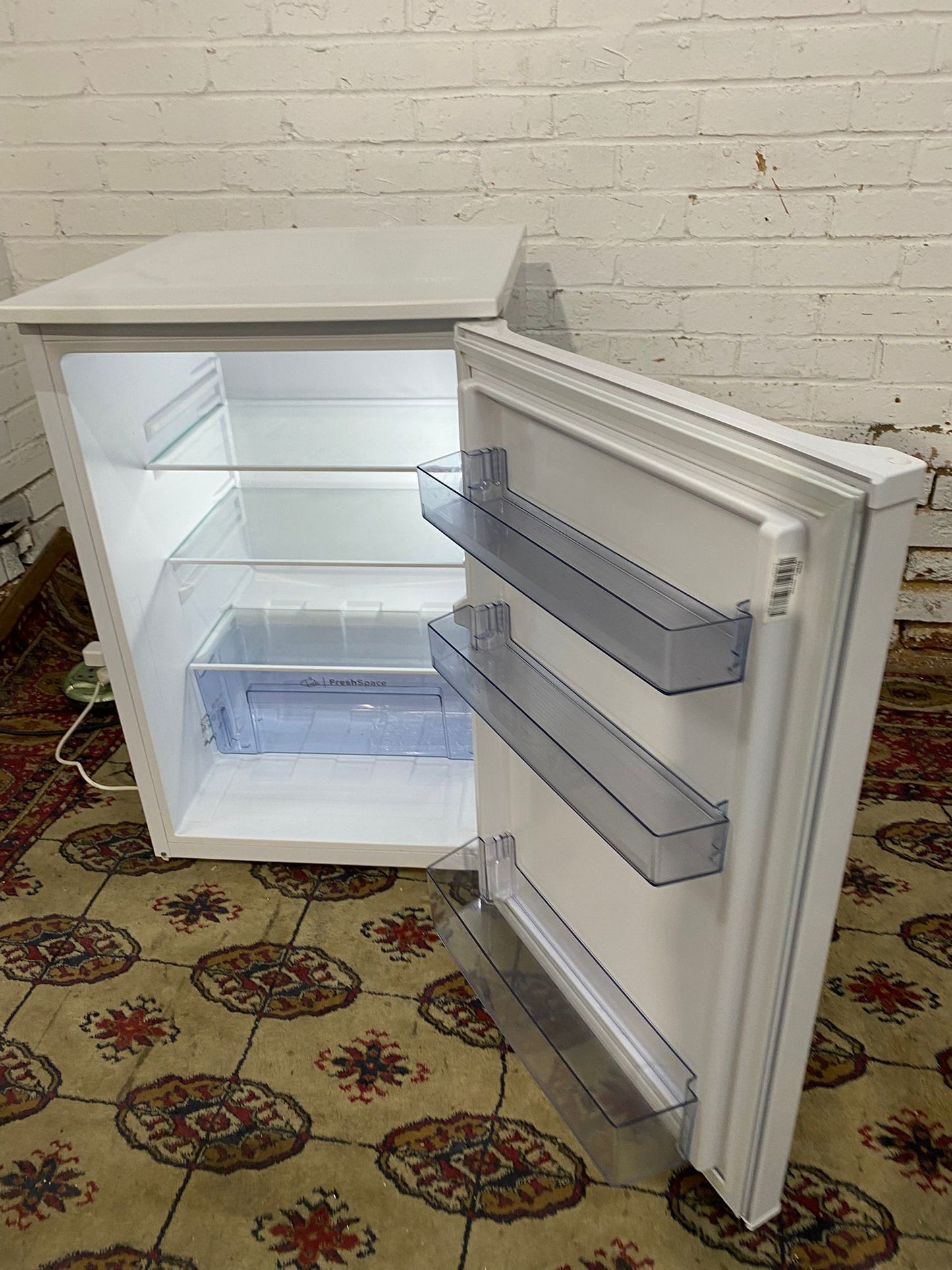 🚐Indesit Under Counter Fridge Only For Sale