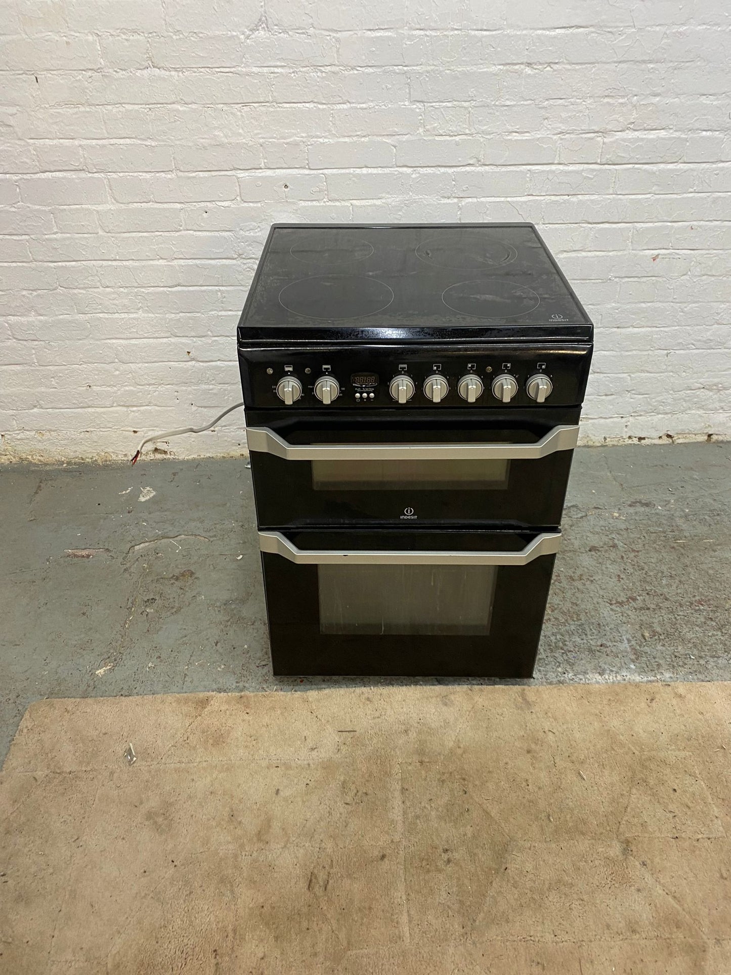 Beautiful Indesit Black 60CM Ceramic Electric Cooker With Oven/Grill For Sale
