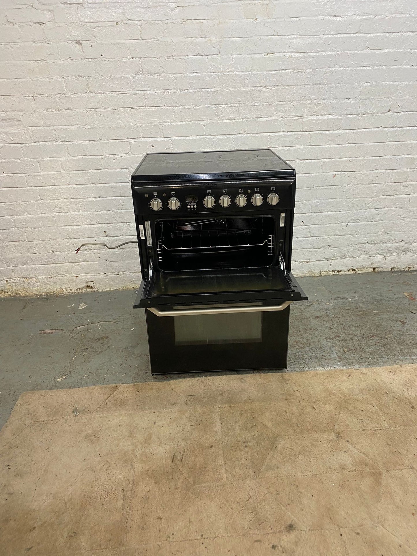 Beautiful Indesit Black 60CM Ceramic Electric Cooker With Oven/Grill For Sale