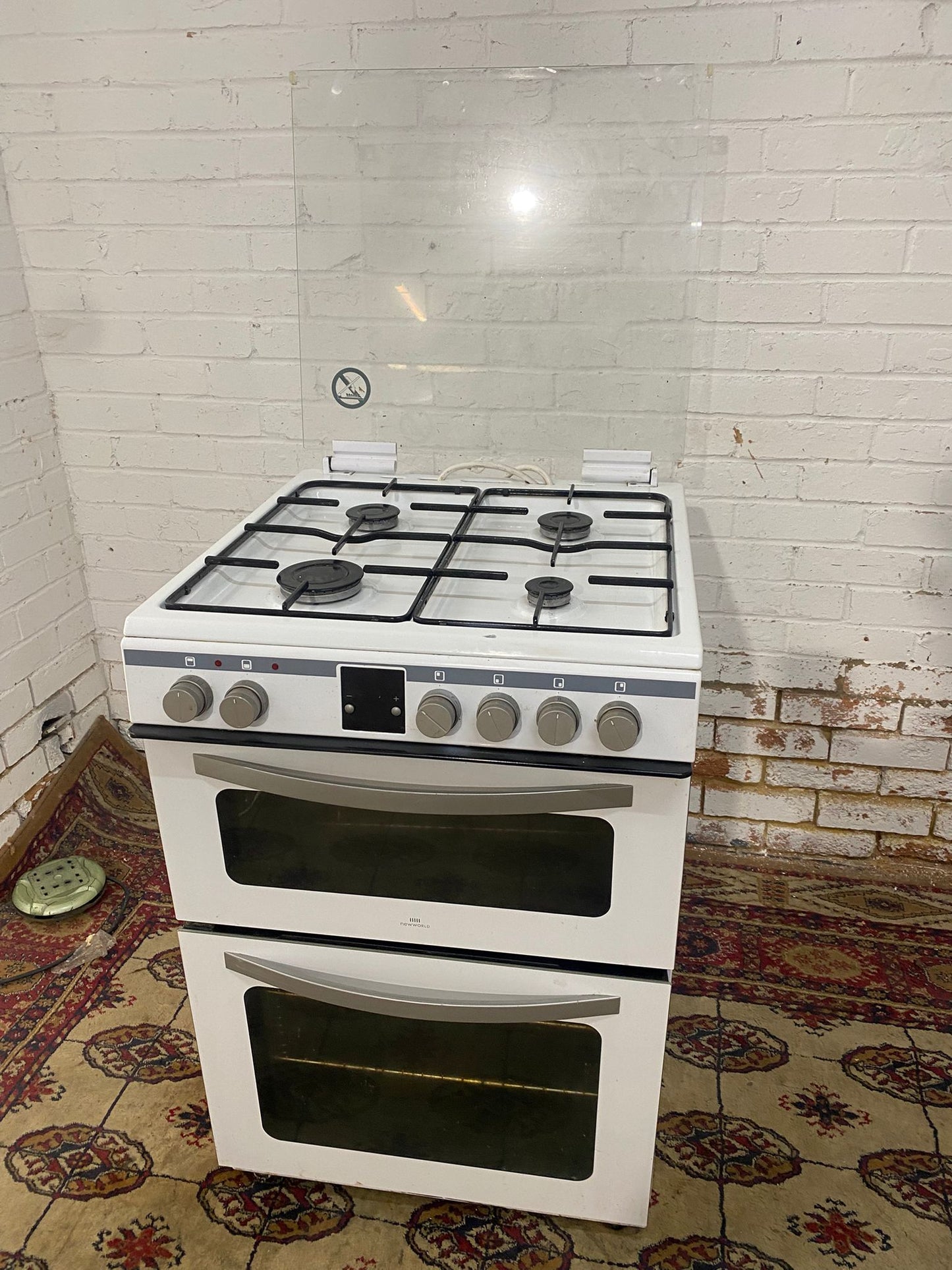 FREE DELIVERY Beautiful 60CM White NewWorld Gas Cooker With Dual Oven And Grill 60CM For Sale