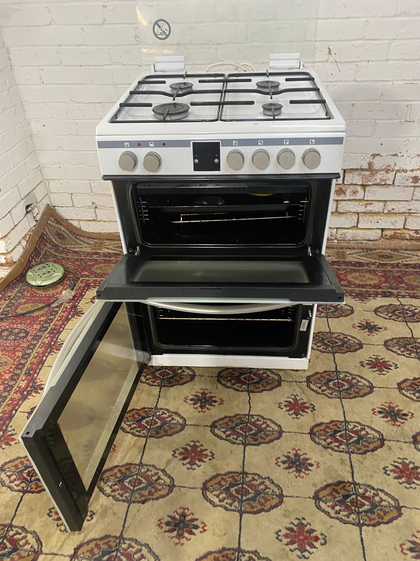FREE DELIVERY Beautiful 60CM White NewWorld Gas Cooker With Dual Oven And Grill 60CM For Sale